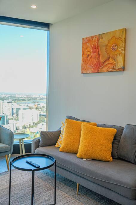 Australia108 High Level 2 Bedrooms With Parking Apartment Melbourne