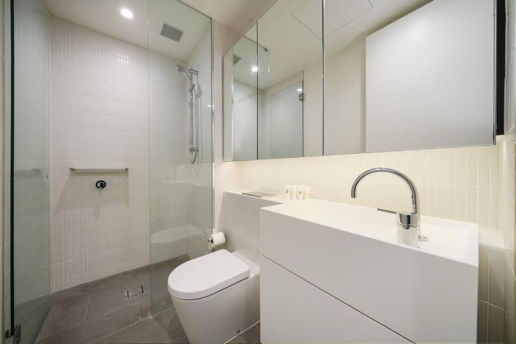 Australia108 High Level 2 Bedrooms With Parking