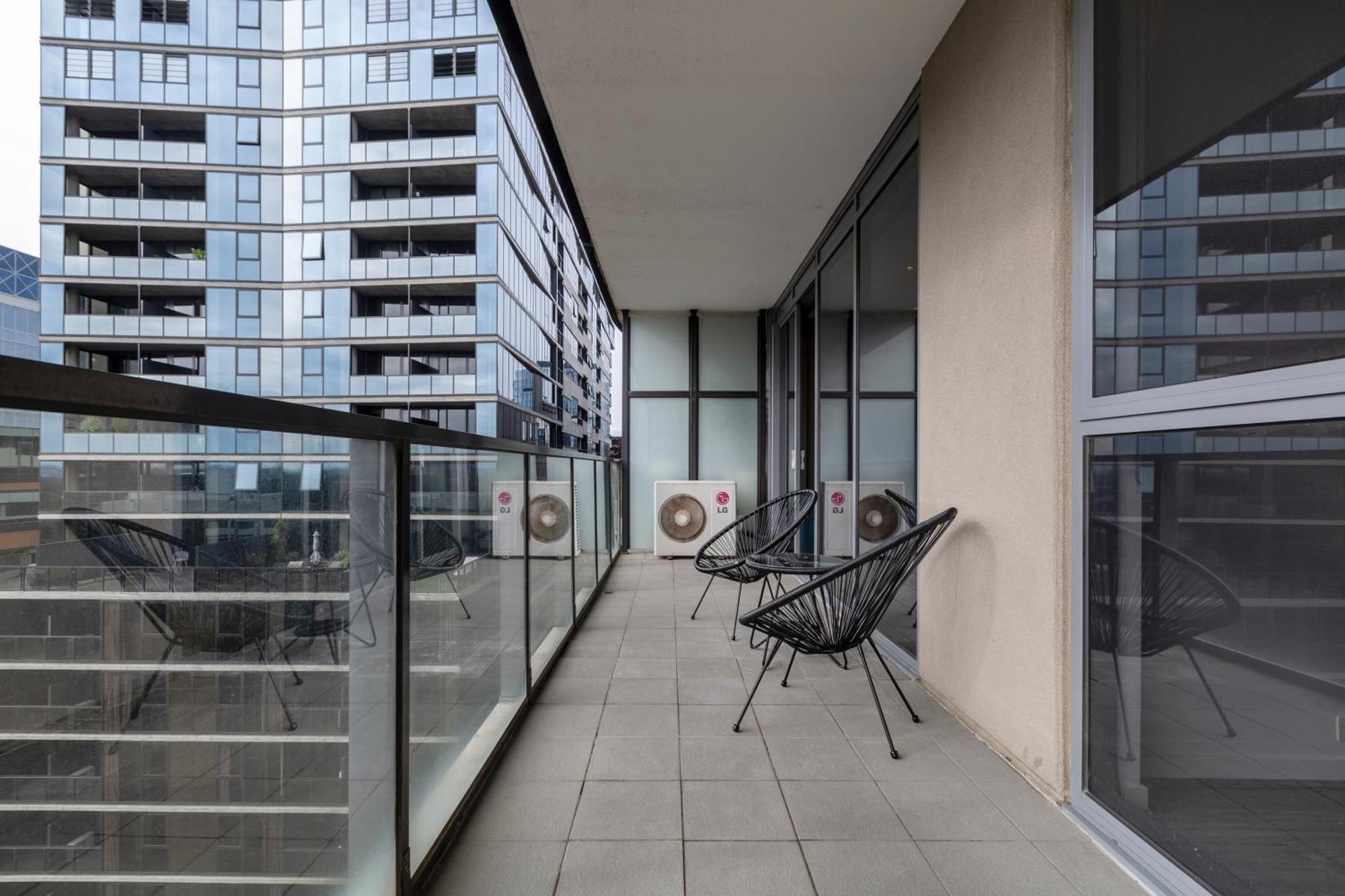 Elegant Fringe W Pool & Free Parking Apartment *