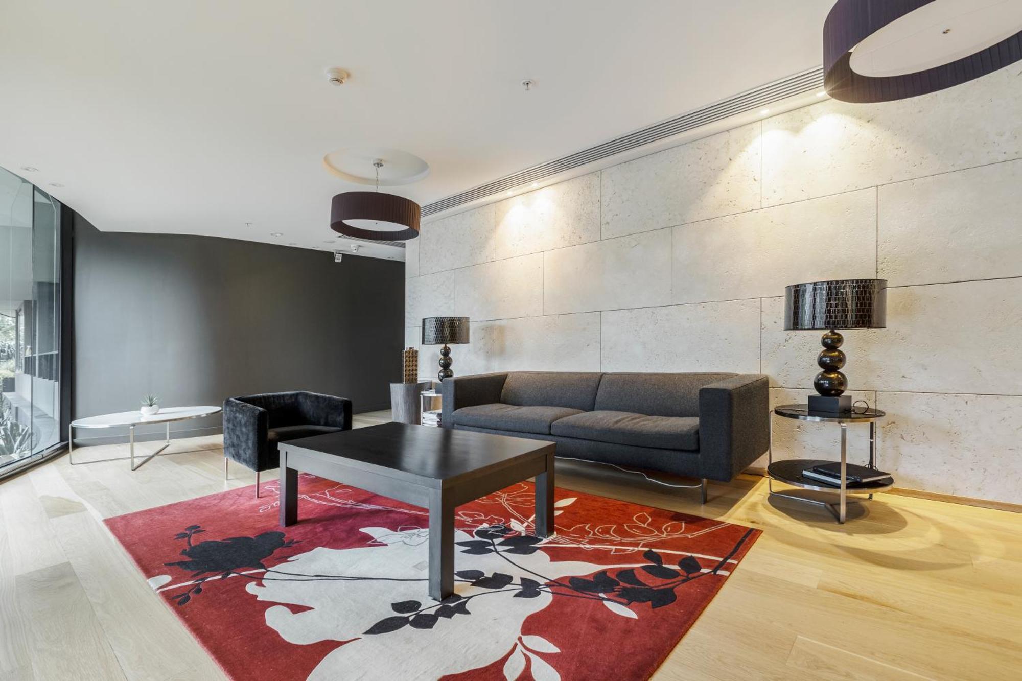 Elegant Fringe W Pool & Free Parking *