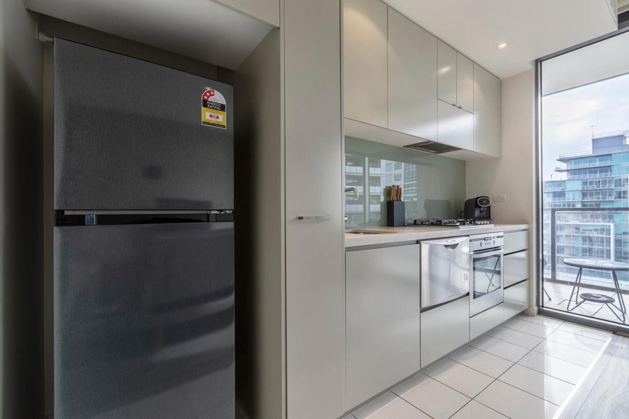 Elegant Fringe W Pool & Free Parking Apartment *