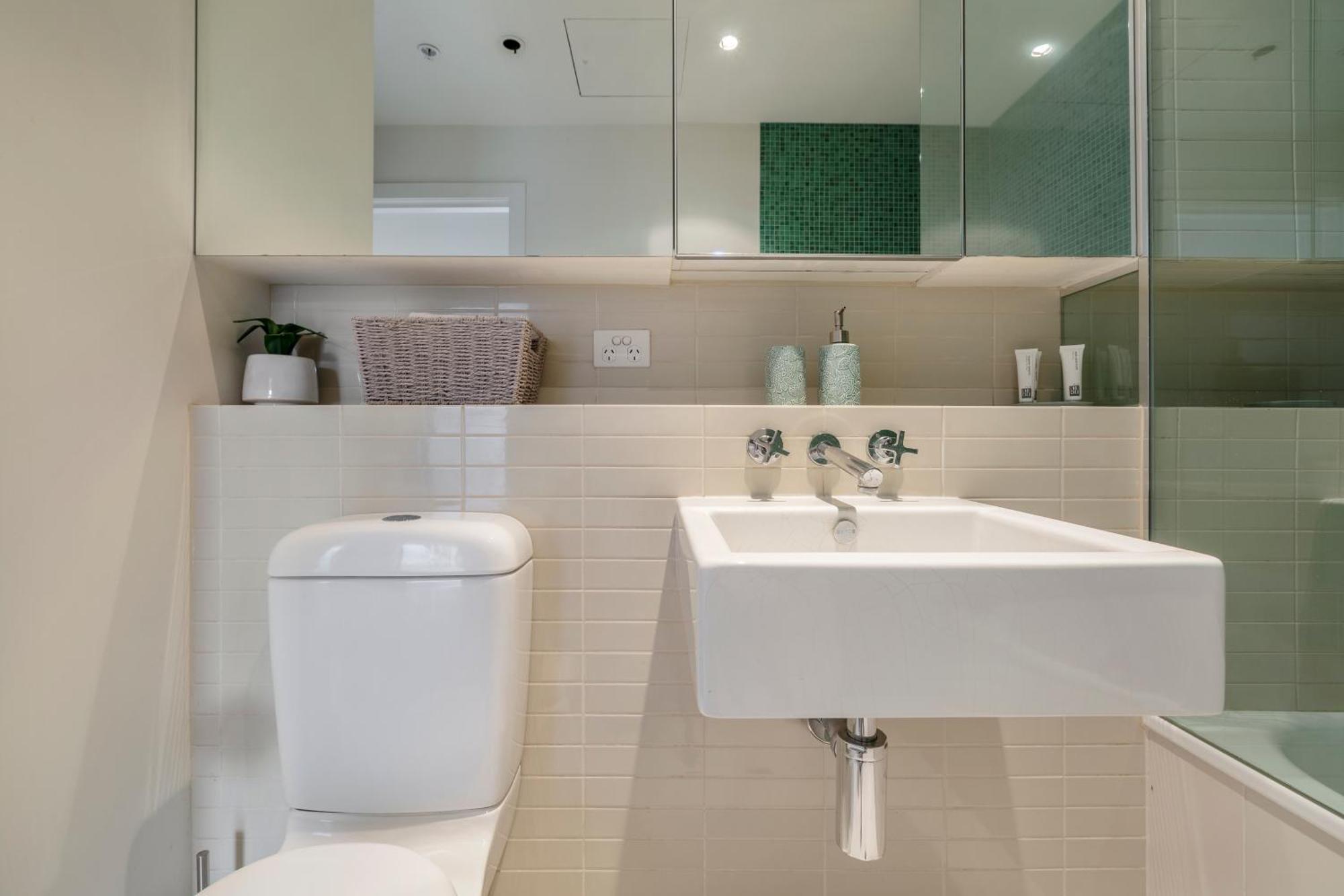 Elegant Fringe W Pool & Free Parking *