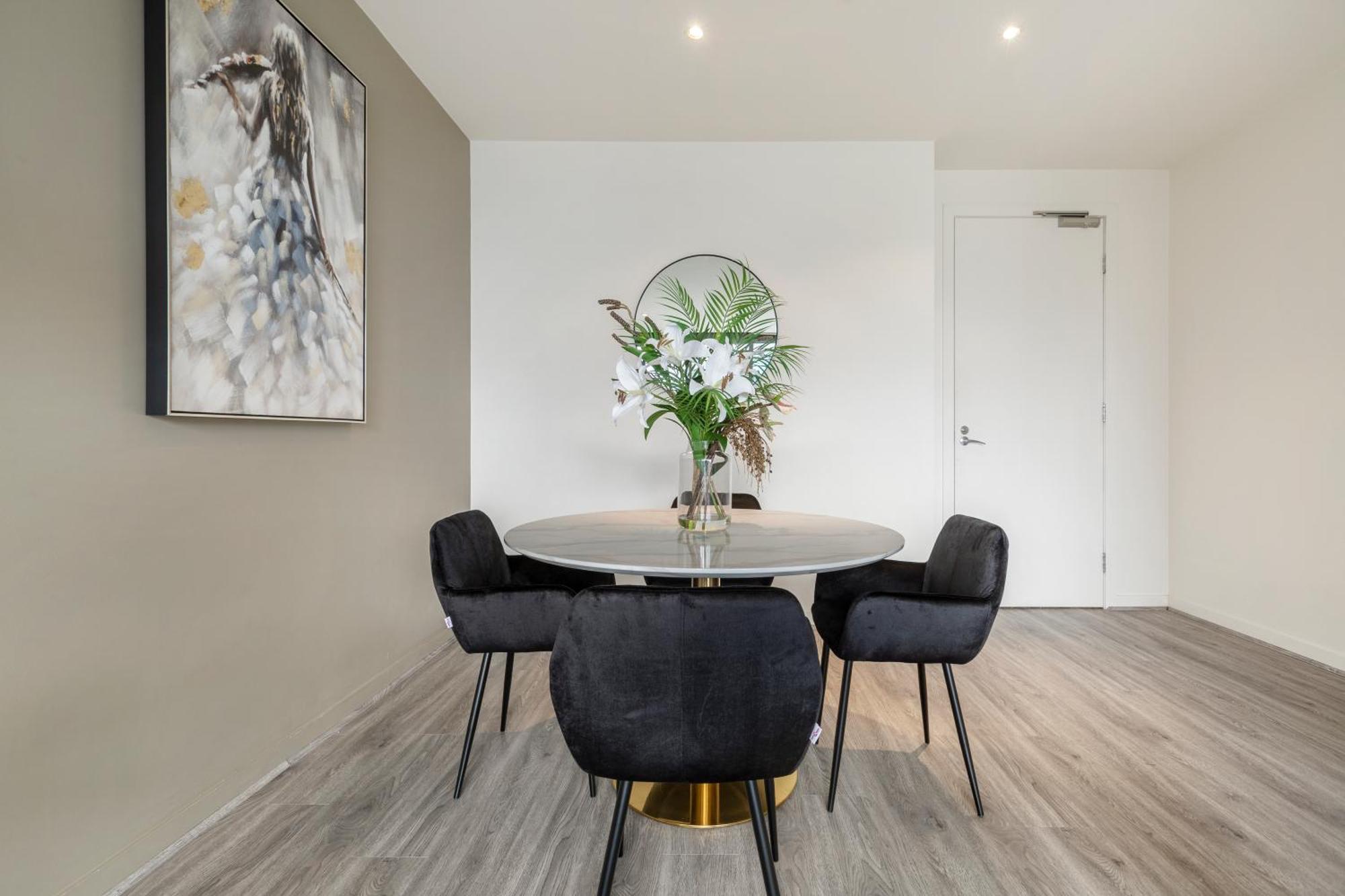 Elegant Fringe W Pool & Free Parking