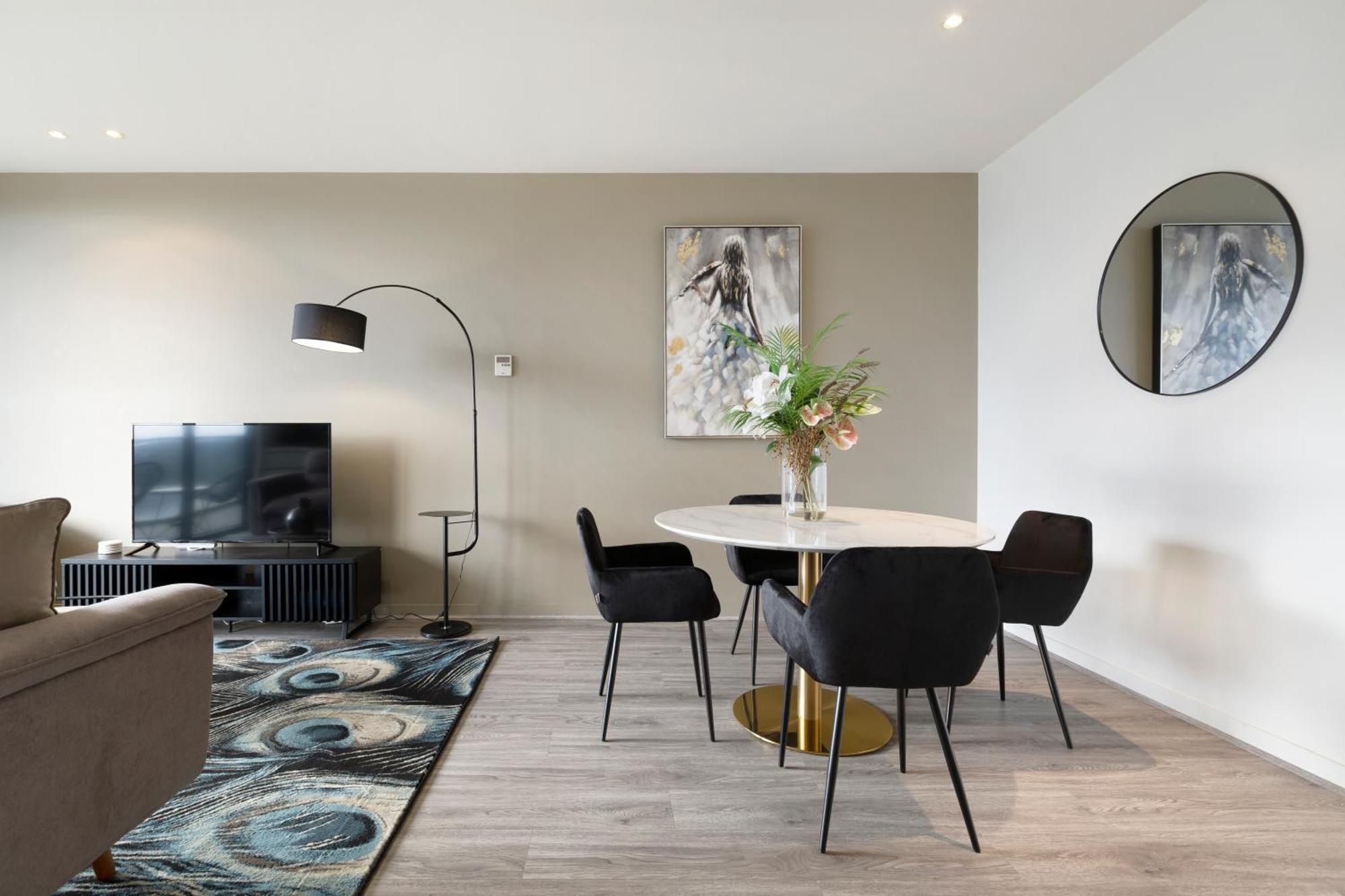 Apartment Elegant Fringe W Pool & Free Parking
