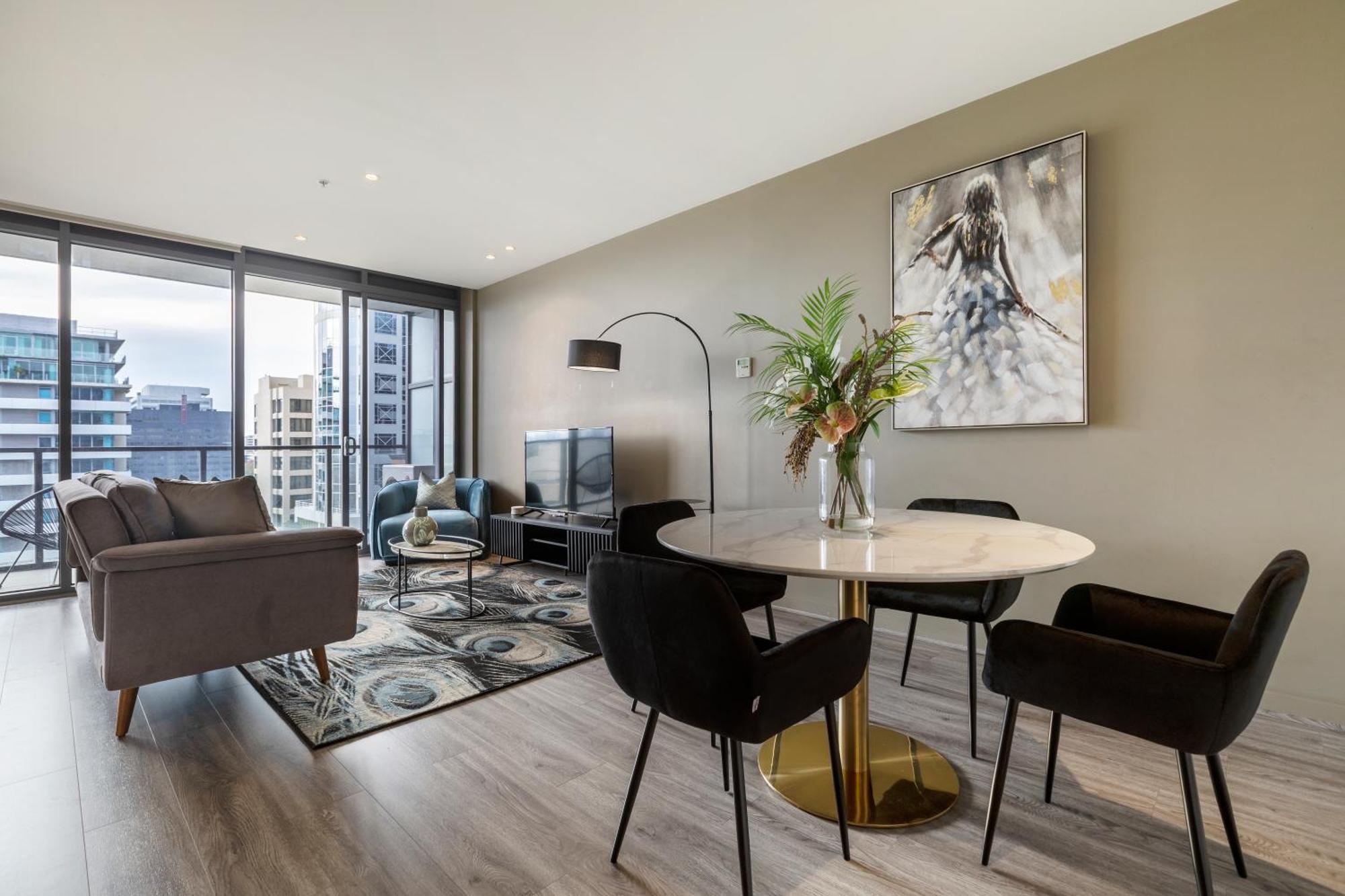 Elegant Fringe W Pool & Free Parking Melbourne