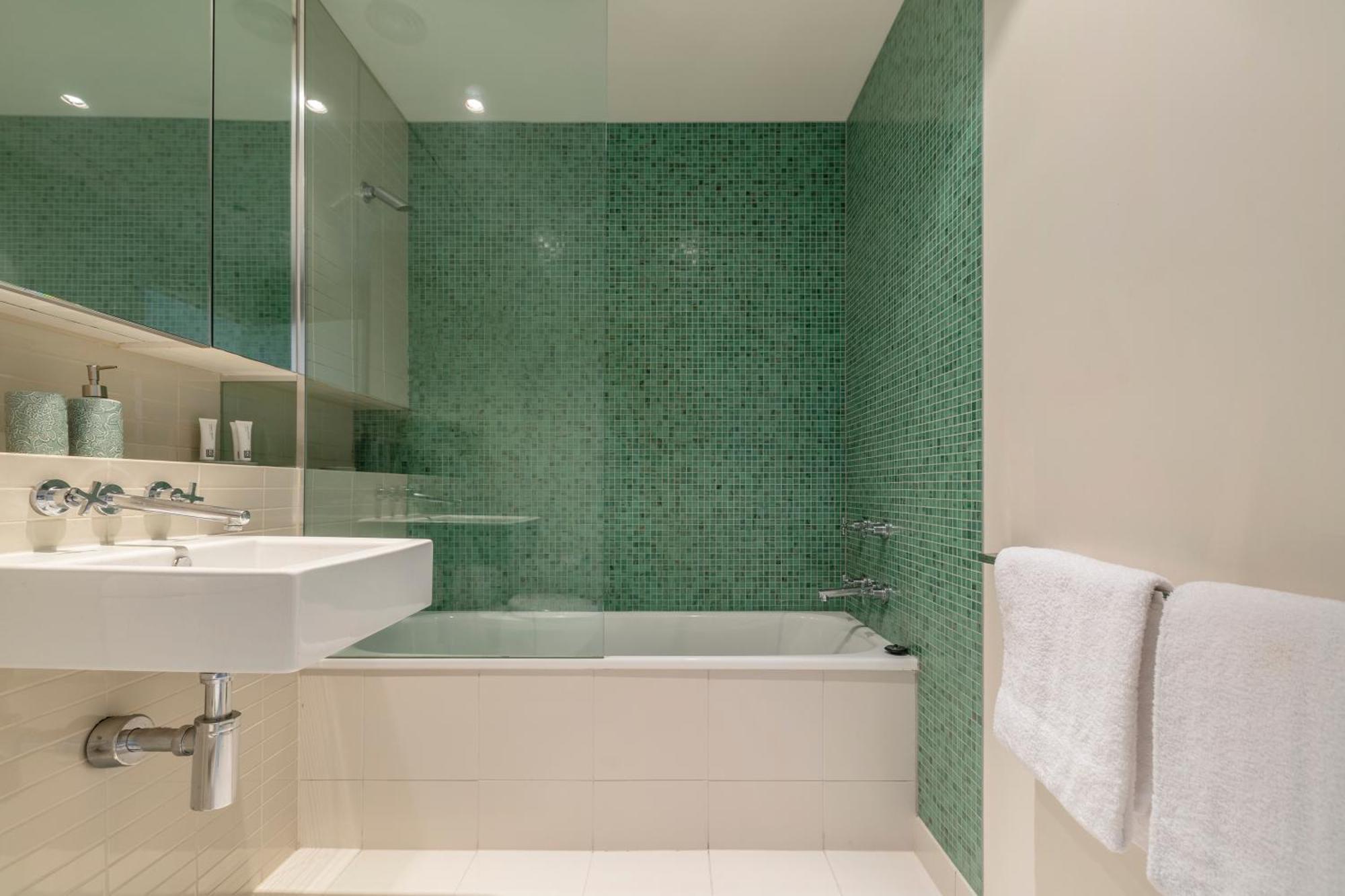 Apartment Elegant Fringe W Pool & Free Parking *