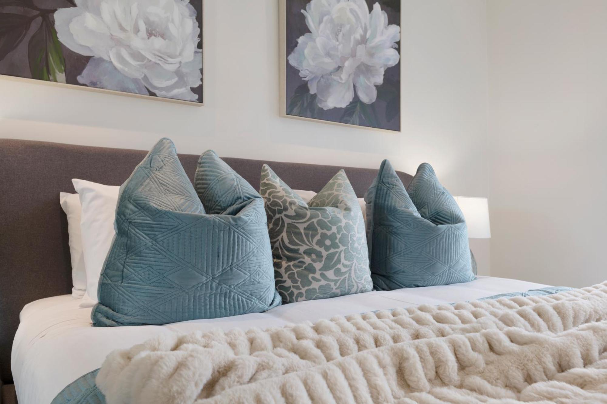 Elegant Fringe W Pool & Free Parking *