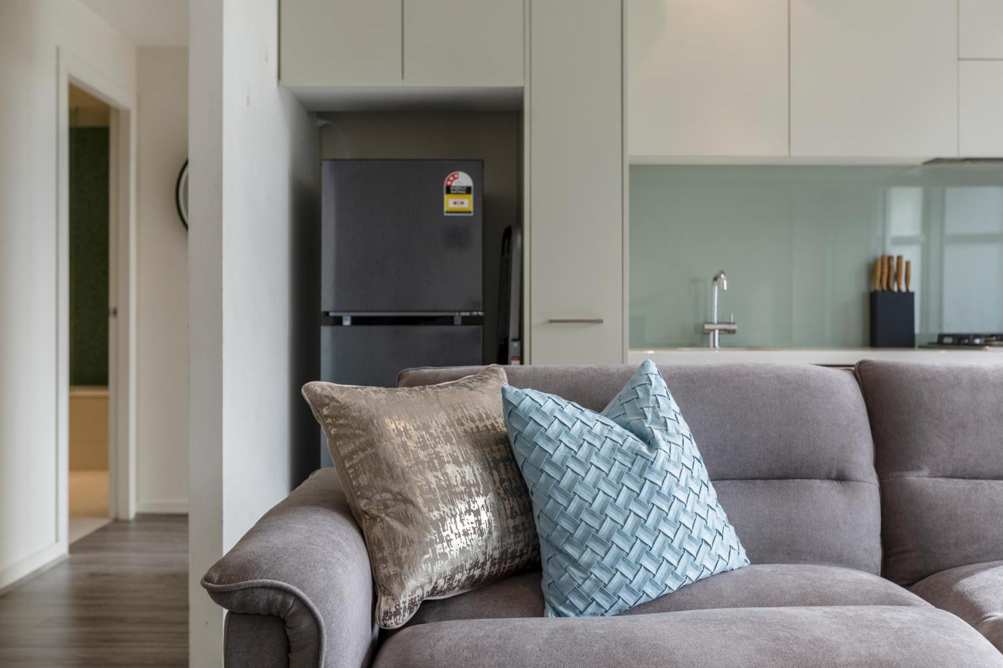 Elegant Fringe W Pool & Free Parking Apartment Melbourne