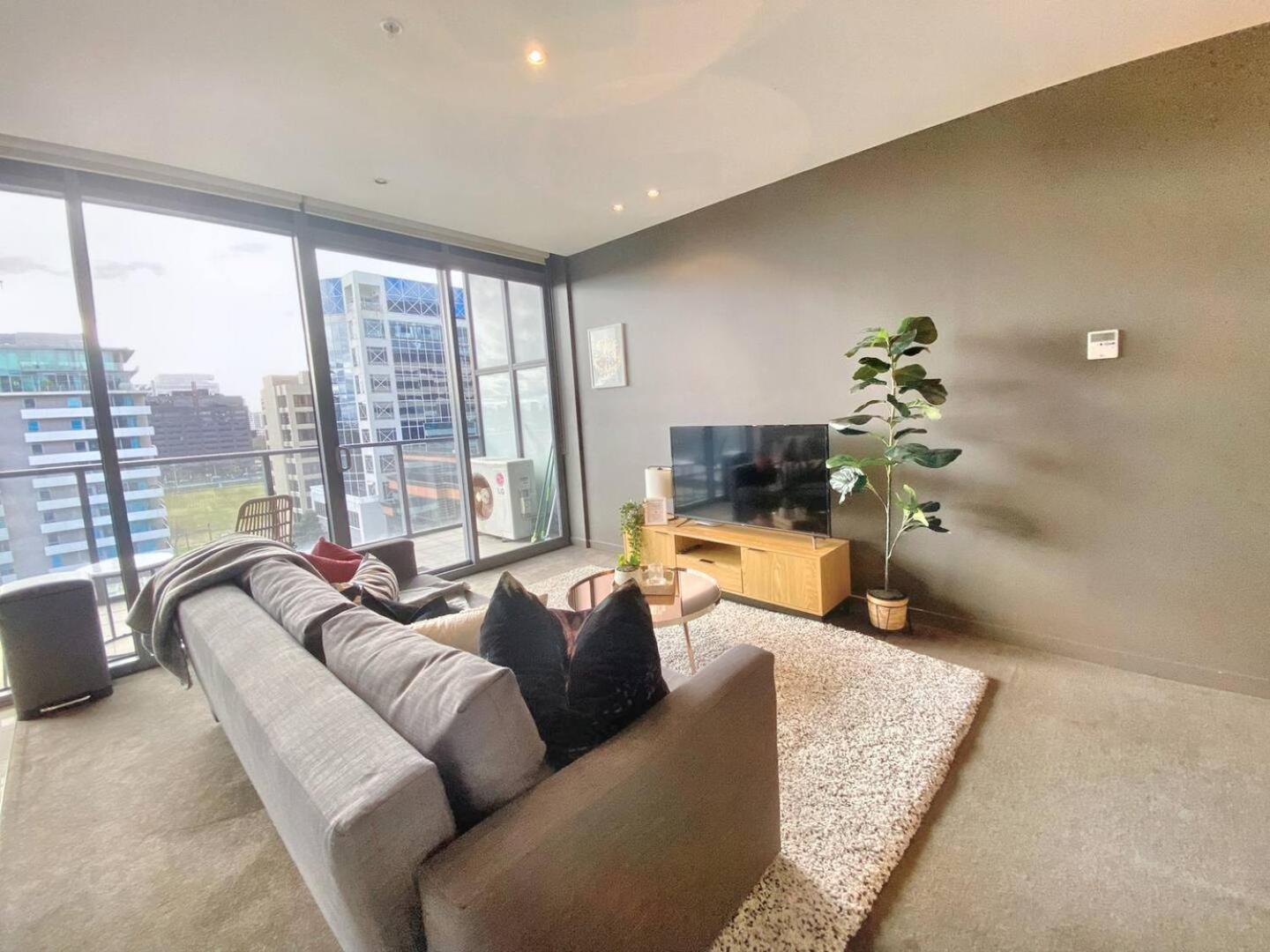 Spacious Fringe Retreatpool & Free Parking Apartment *