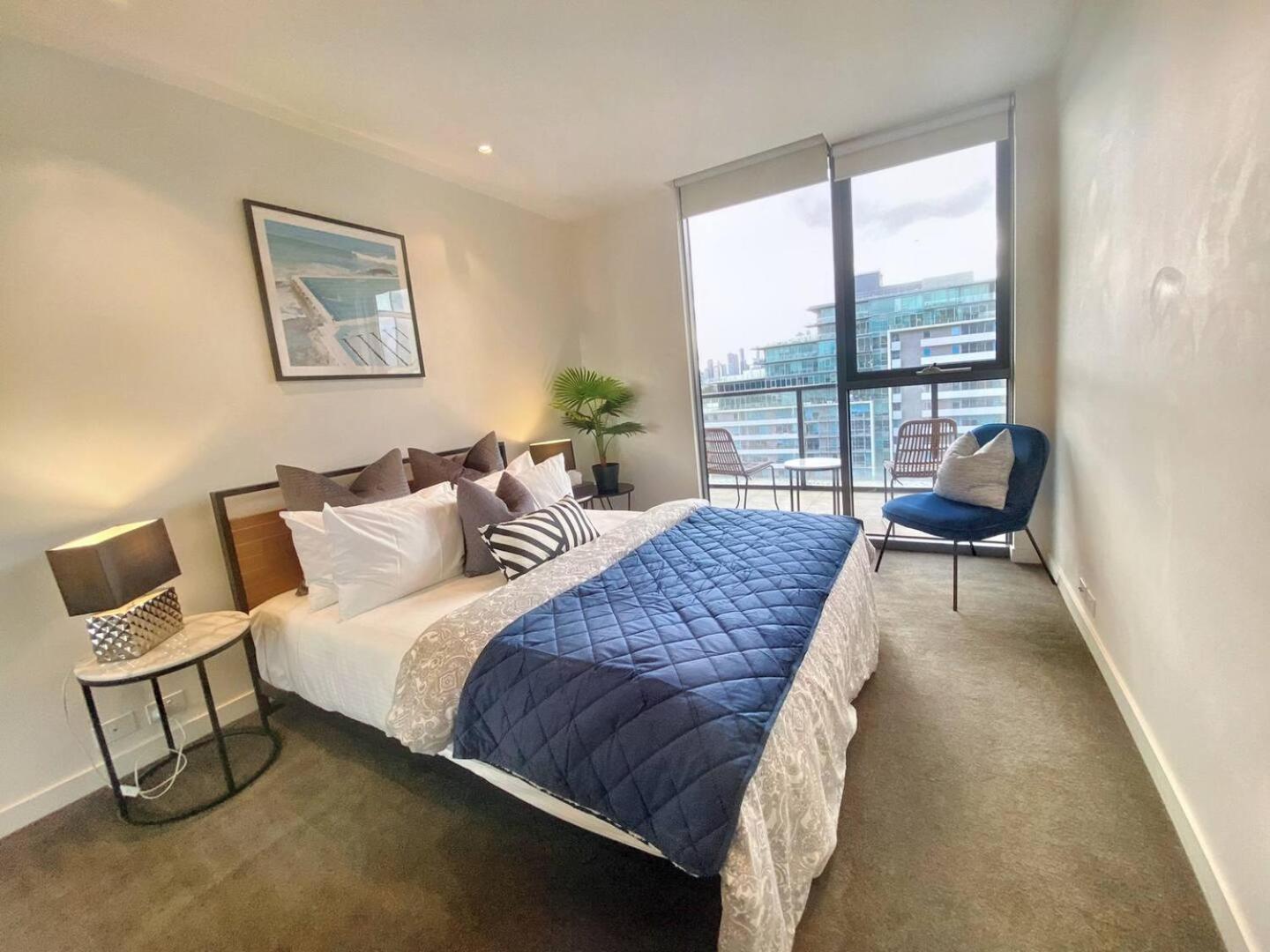 Spacious Fringe Retreatpool & Free Parking Apartment Melbourne