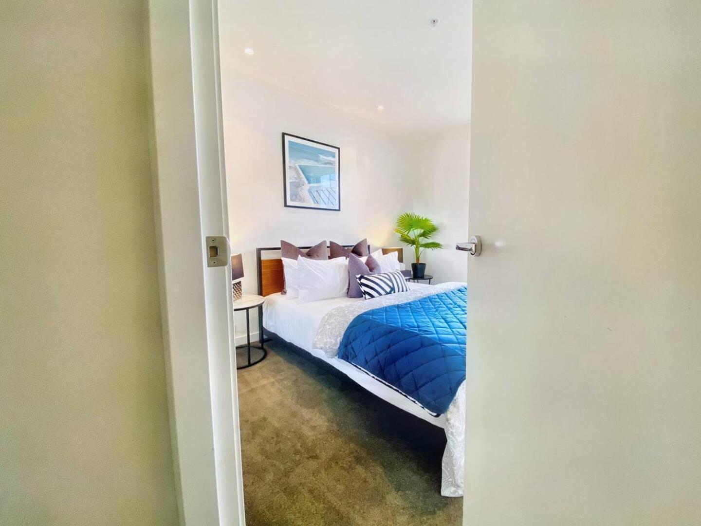Spacious Fringe Retreatpool & Free Parking Apartment Melbourne