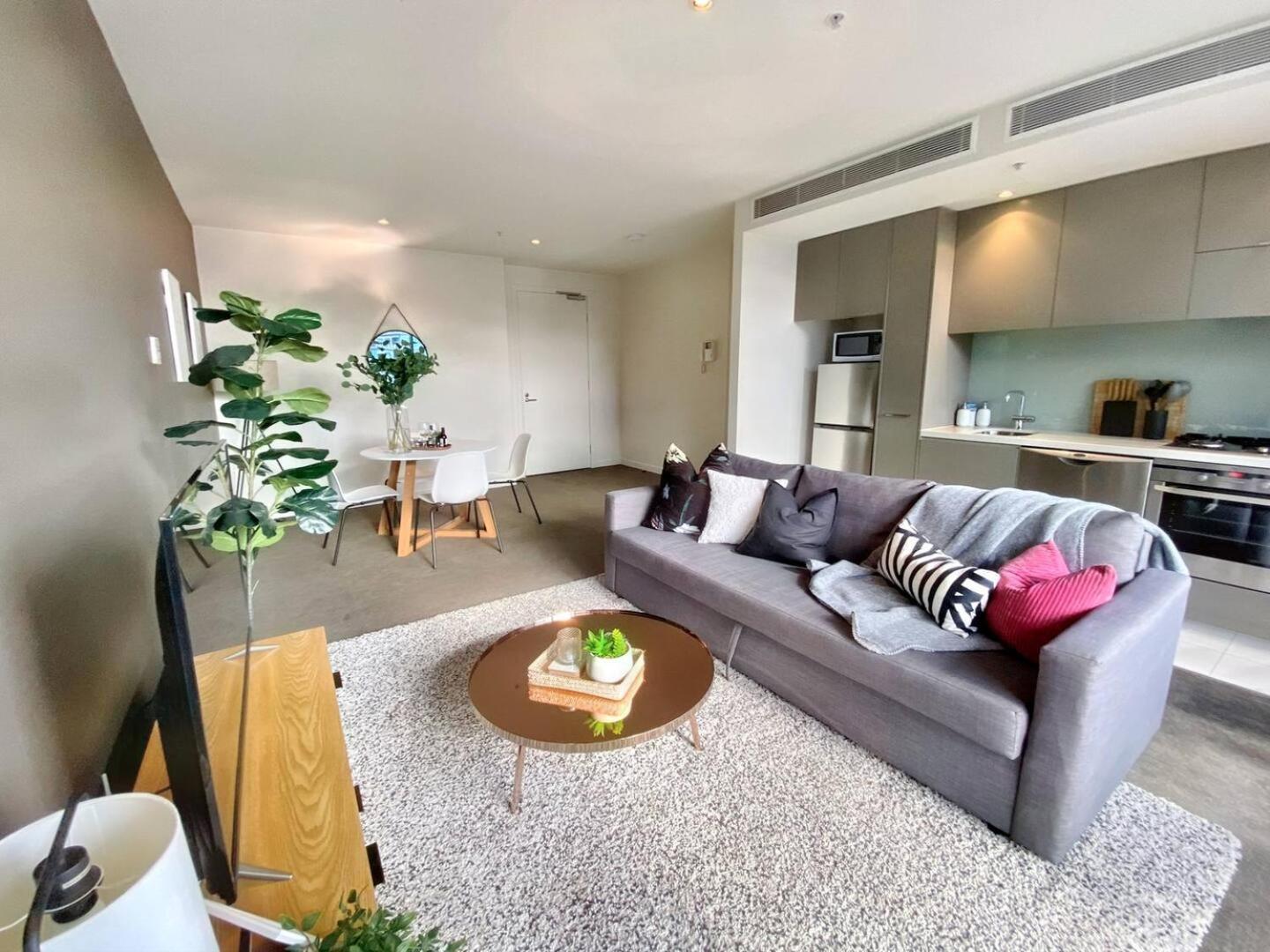 Spacious Fringe Retreatpool & Free Parking *