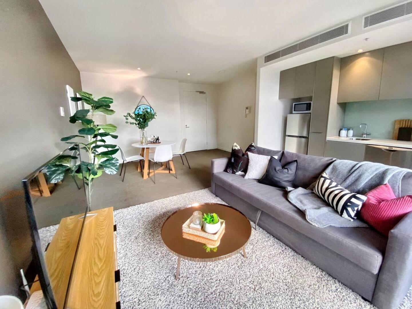 Spacious Fringe Retreatpool & Free Parking Apartment