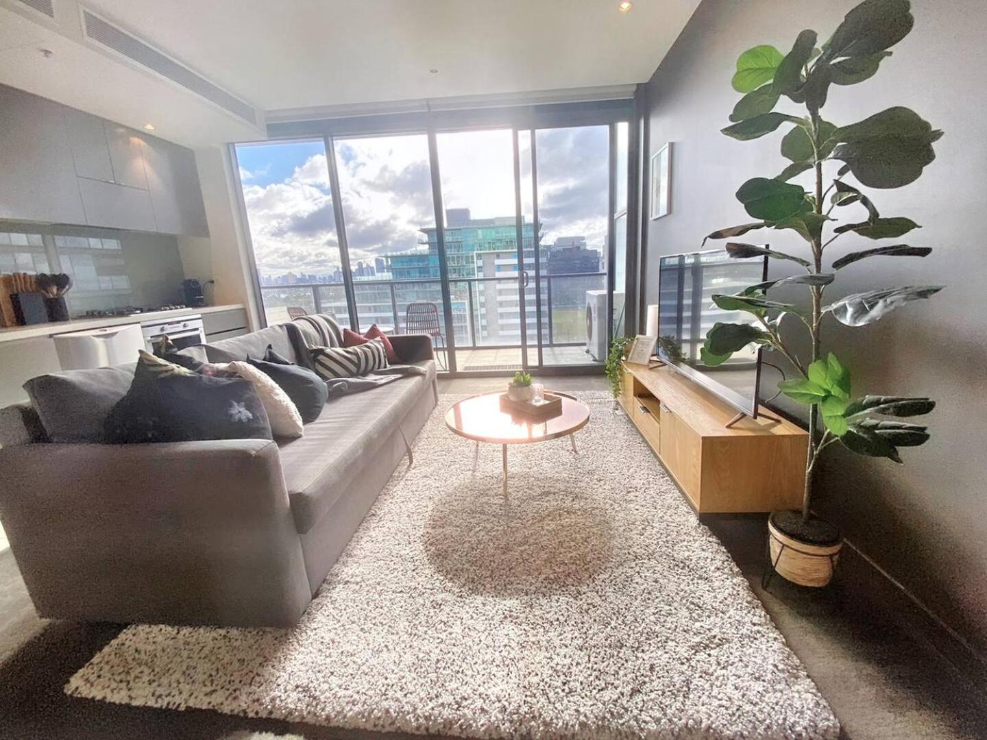Spacious Fringe Retreatpool & Free Parking Apartment *