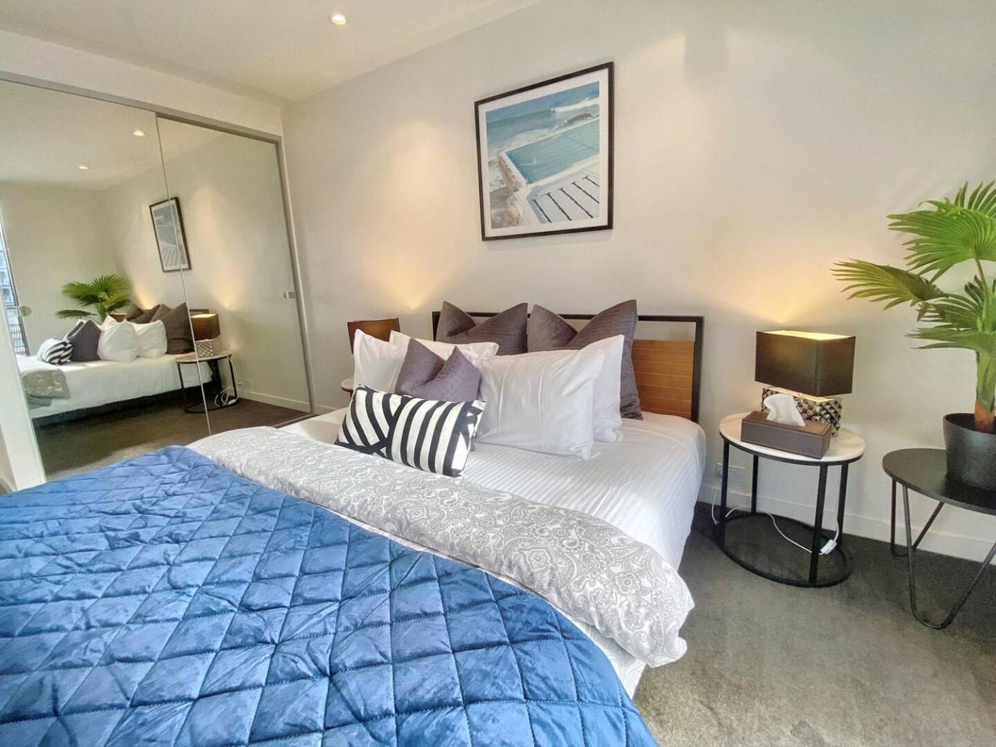 Spacious Fringe Retreatpool & Free Parking Apartment Melbourne