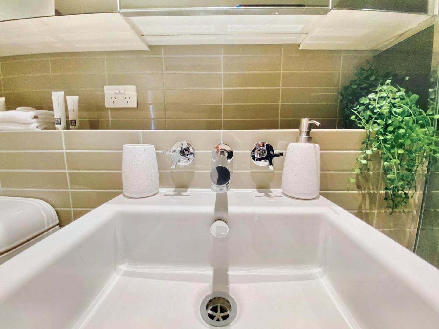 Spacious Fringe Retreatpool & Free Parking *