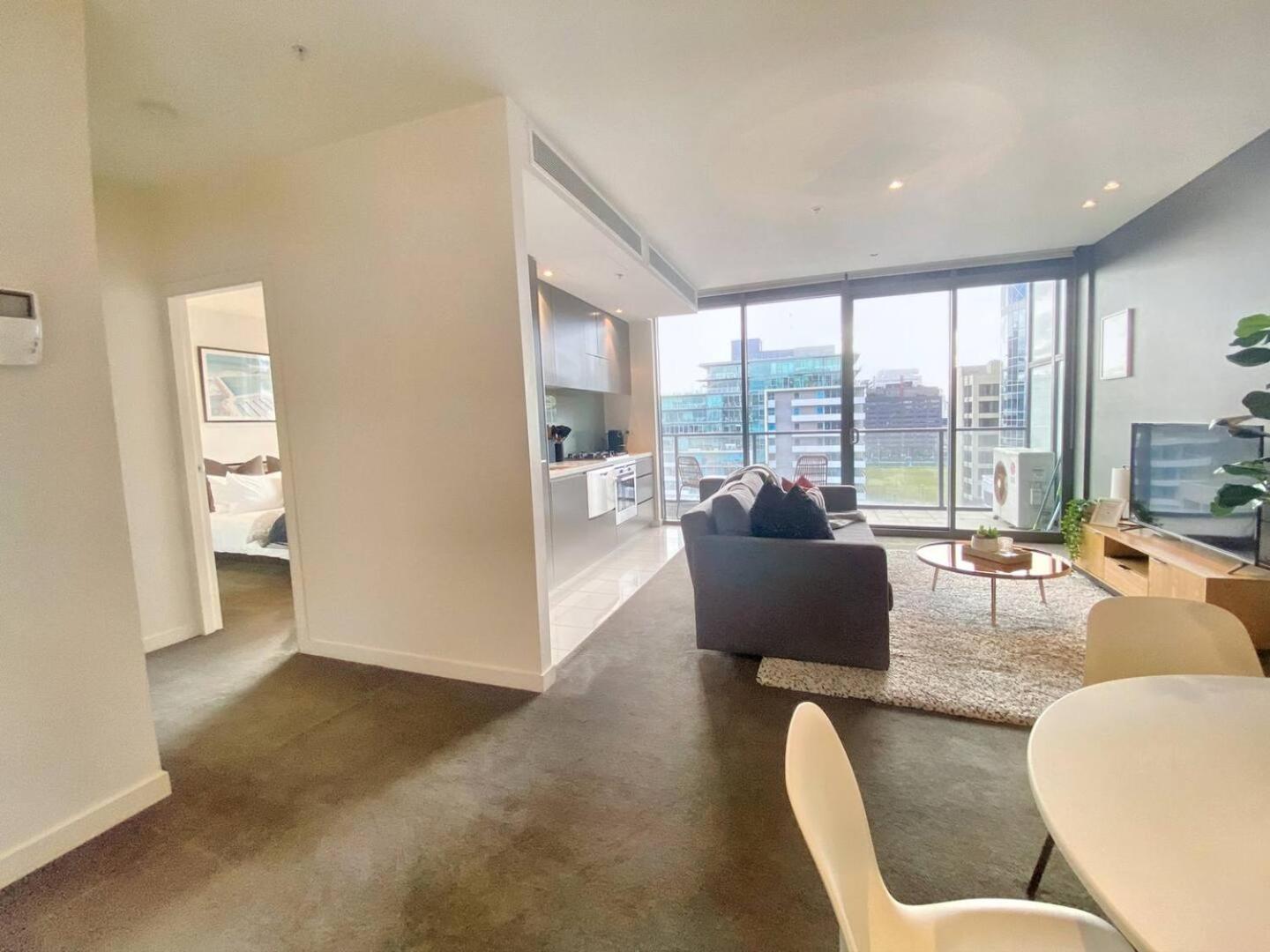 Spacious Fringe Retreatpool & Free Parking Apartment