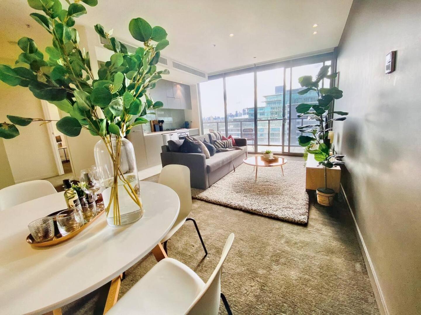 Spacious Fringe Retreatpool & Free Parking Apartment Melbourne