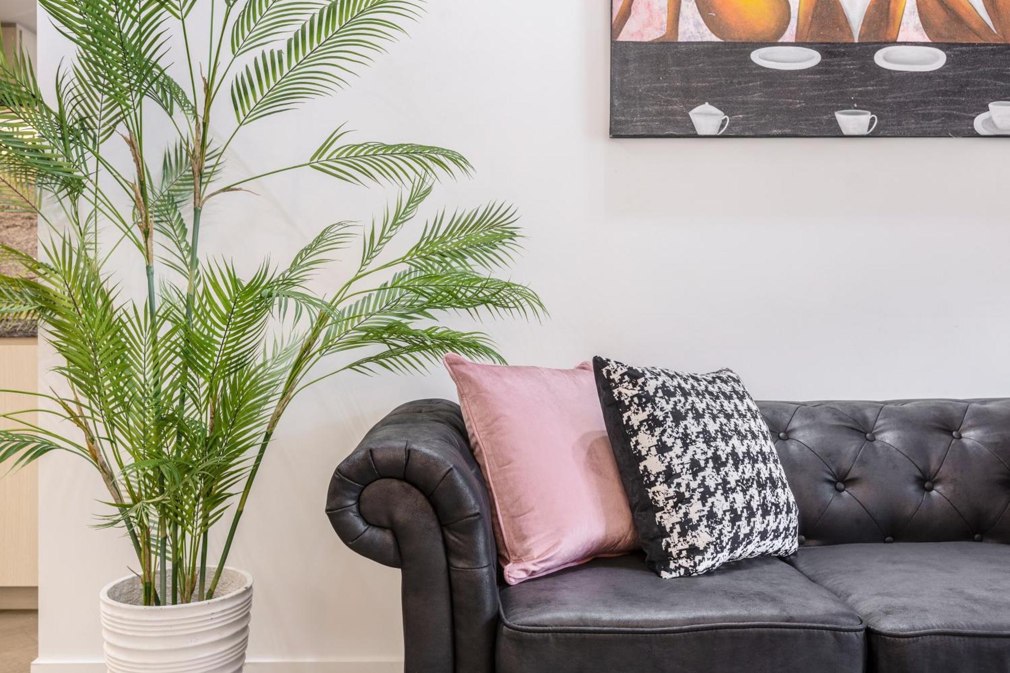 Apartment Sassy & Chic On Melbourne's Famous St Kilda Rd