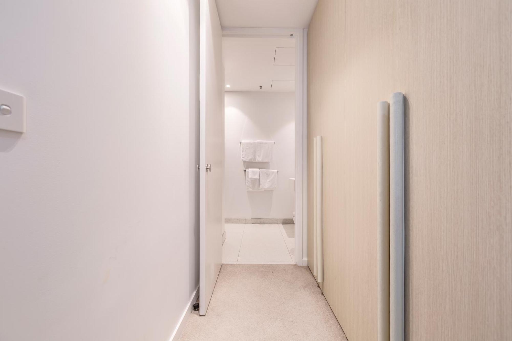 Apartment Sassy & Chic On Melbourne's Famous St Kilda Rd