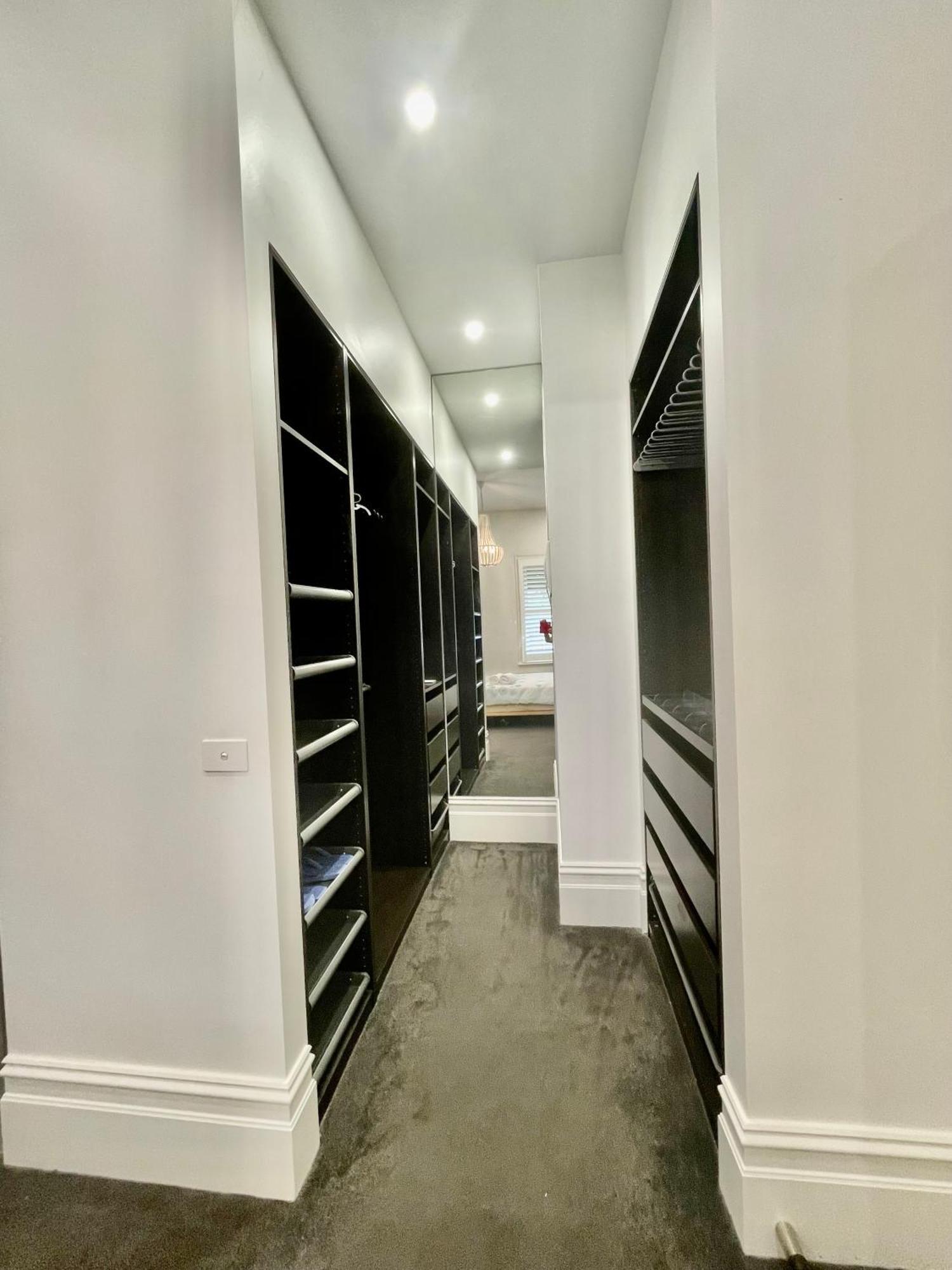 Spacious With Ensuite Next To Coburg Station, Non Smoking House * Melbourne
