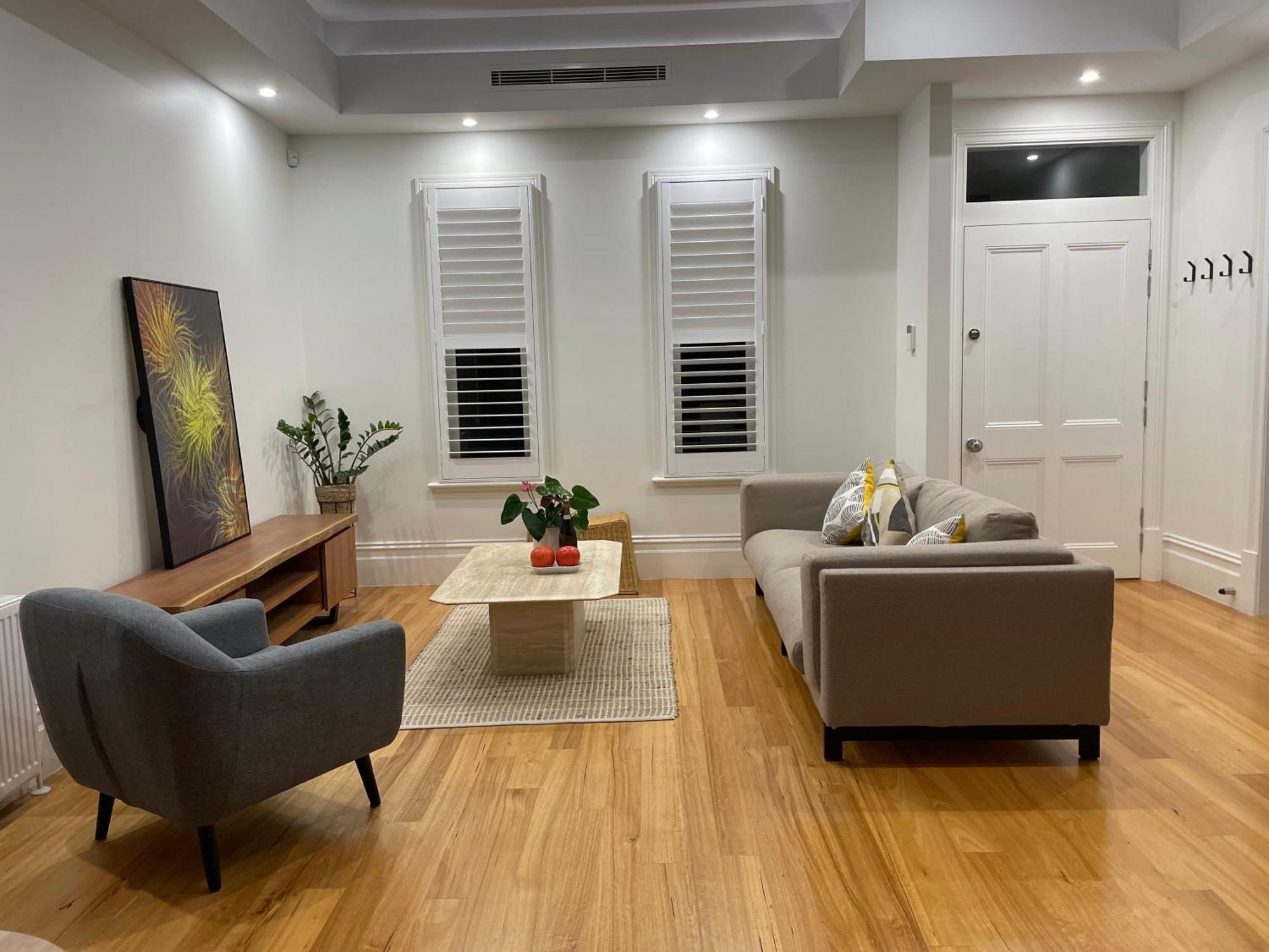 Spacious With Ensuite Next To Coburg Station, Non Smoking House Homestay