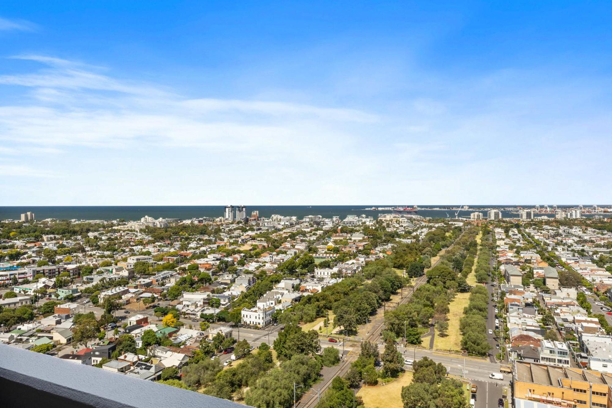 Brand New With Stunning Views & Wifi Apartment *