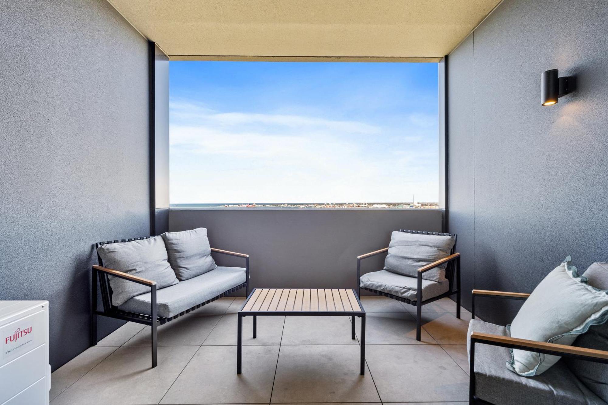 Brand New With Stunning Views & Wifi * Melbourne