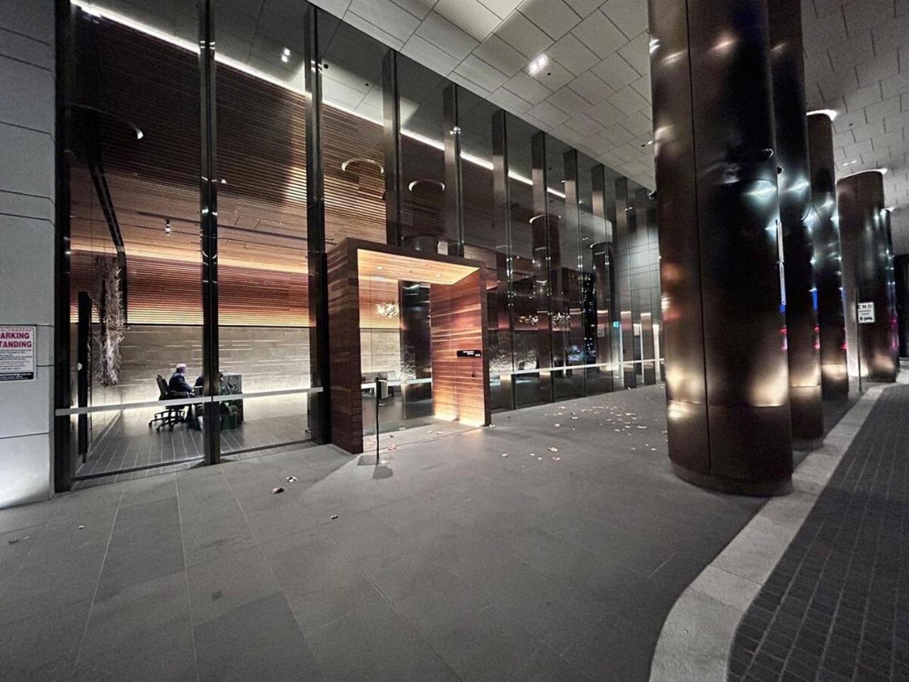 Luxury 2br1ba Mq Easttower Balcony Pool Gymgarden Apartment Melbourne