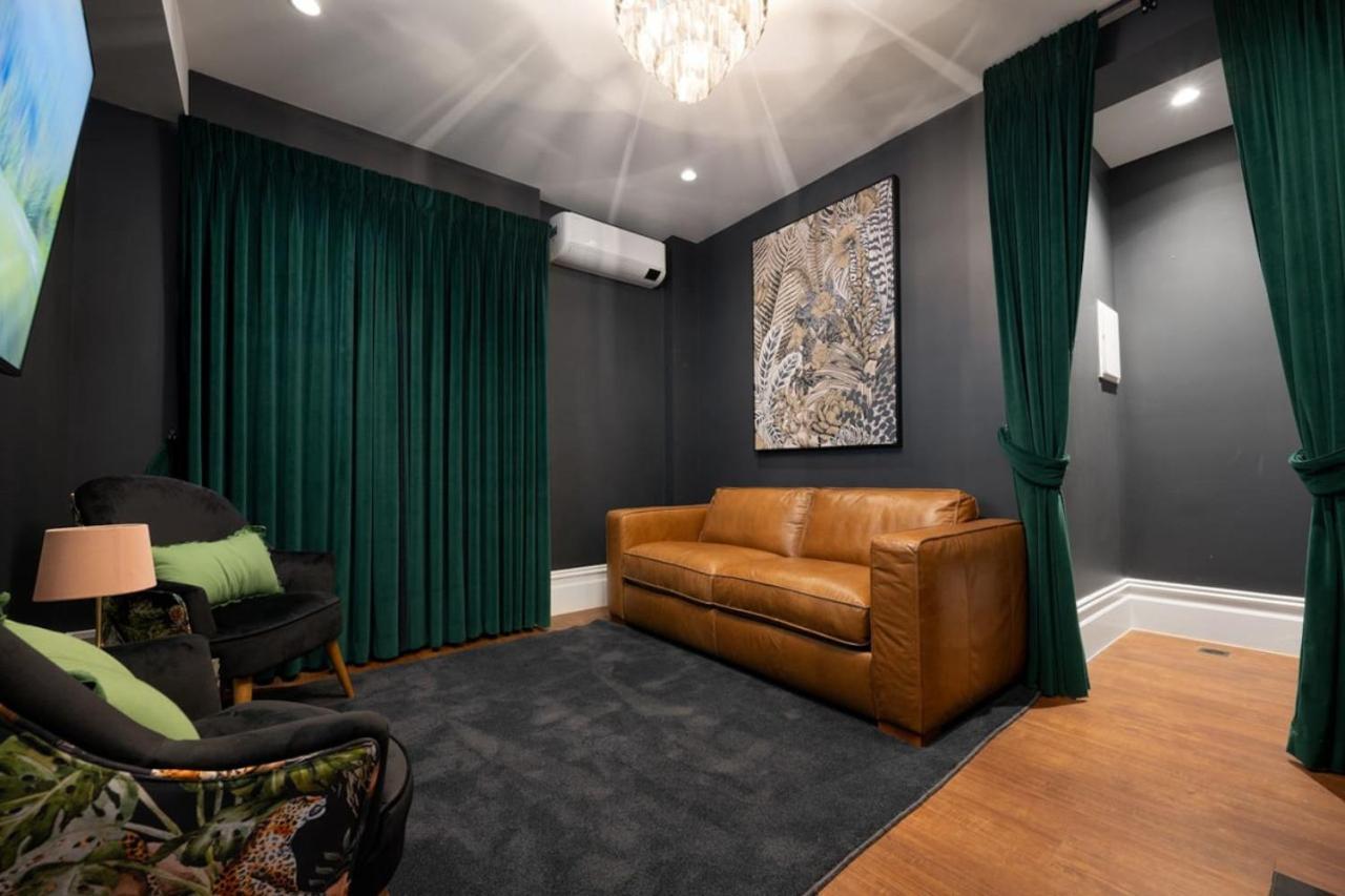 Boutique Hideaway I Fringe Melbourne