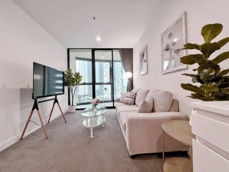 Superb City View 2b1b Next To Crown Apartment Melbourne