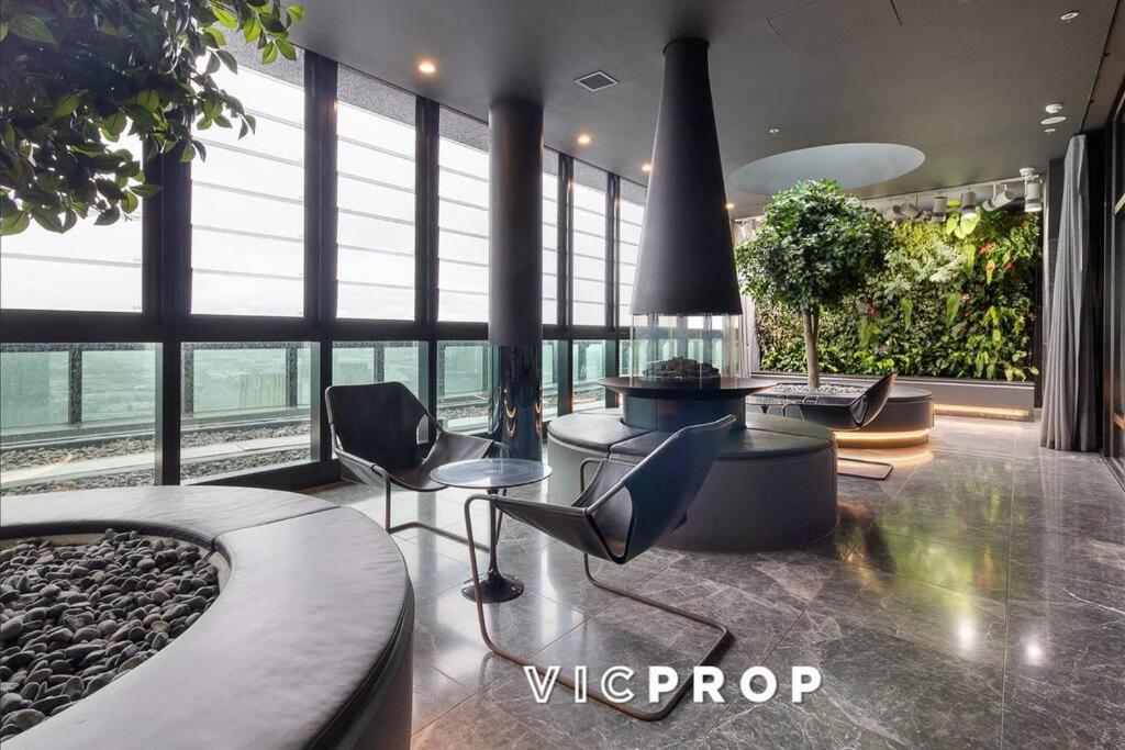 Superb City View 2b1b Next To Crown *