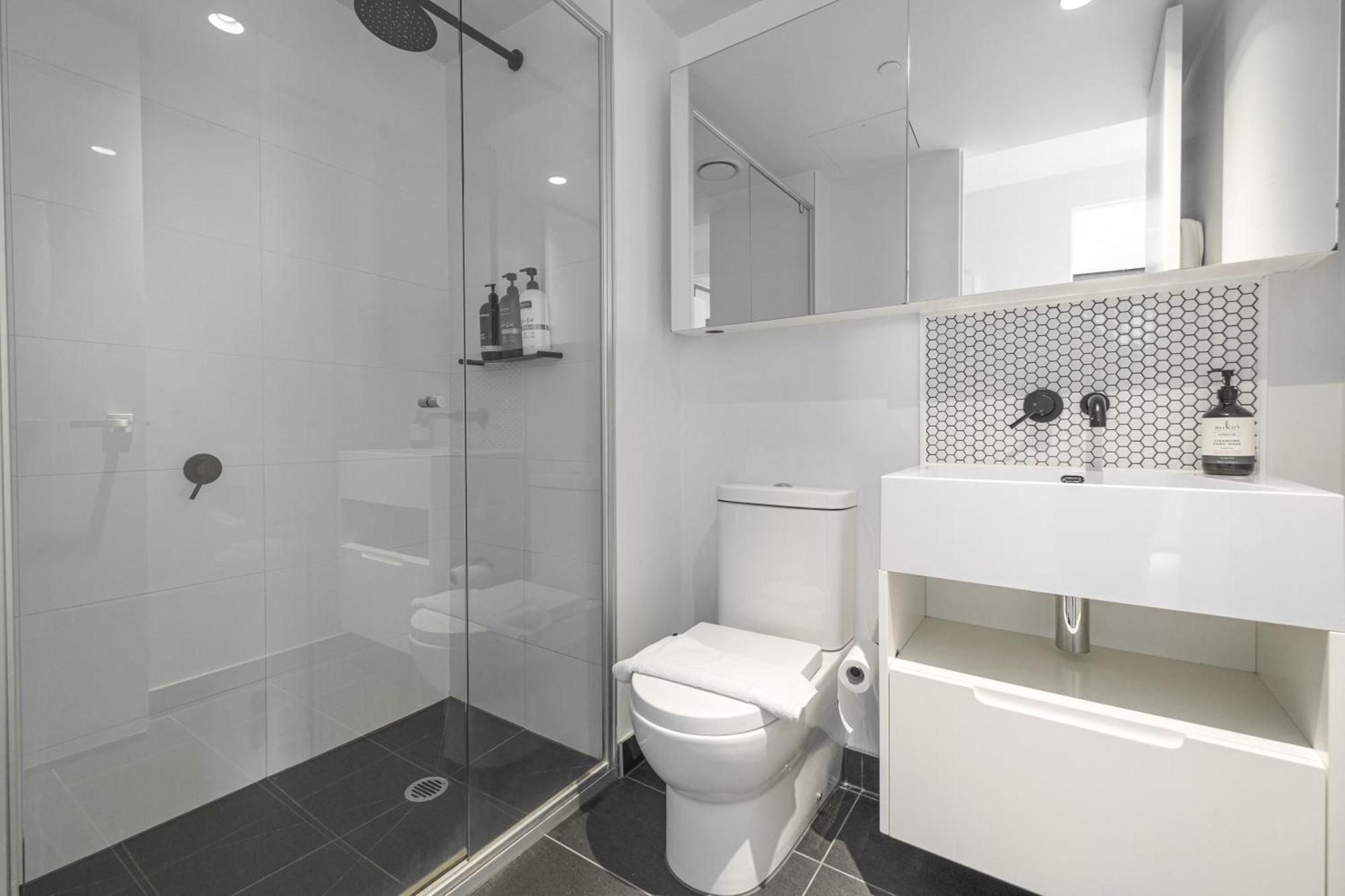 Skyscraper Amazing 180 View 2br Cbdpoolbalcony Melbourne