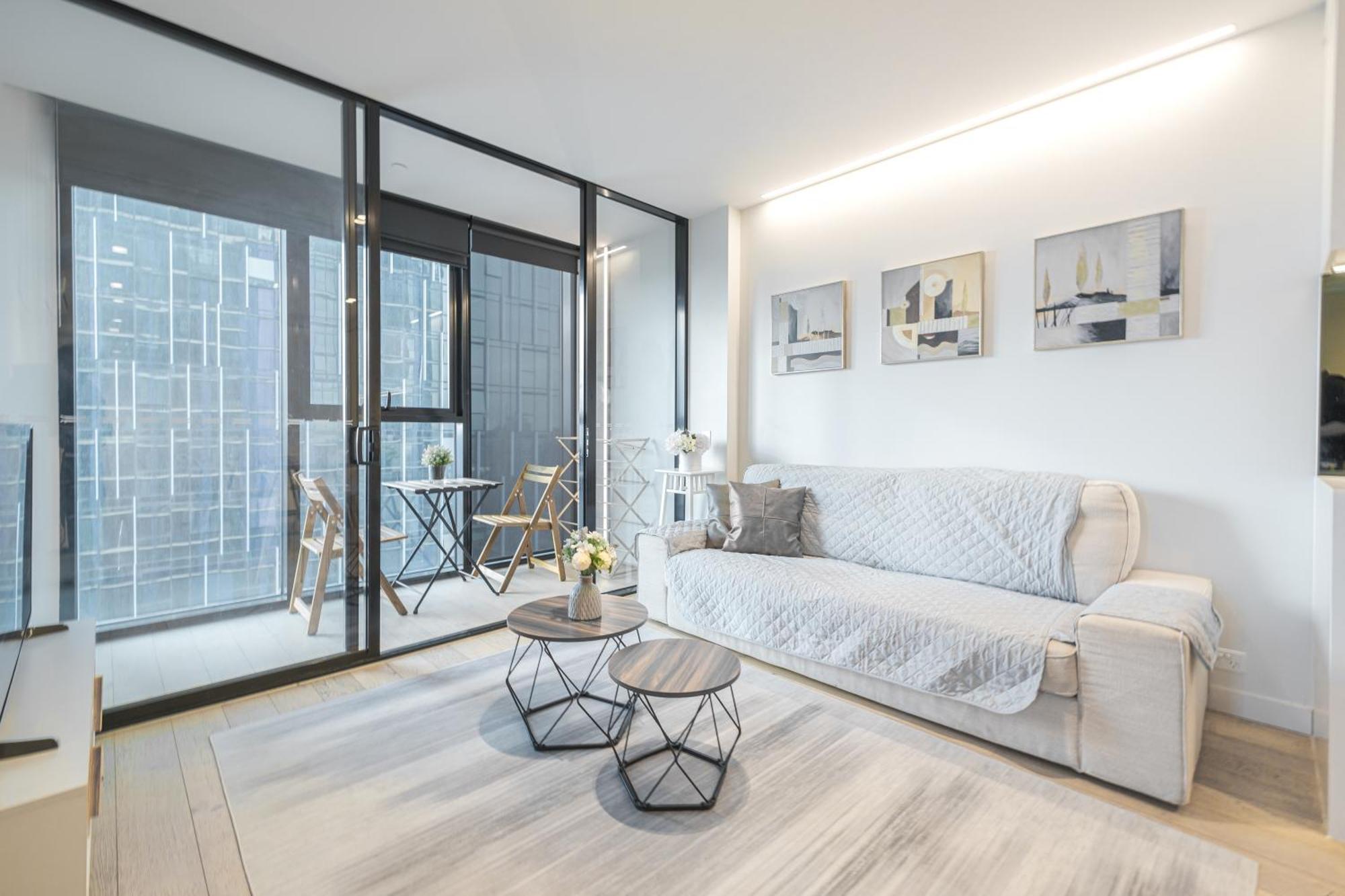 Skyscraper Amazing 180 View 2br Cbdpoolbalcony Melbourne