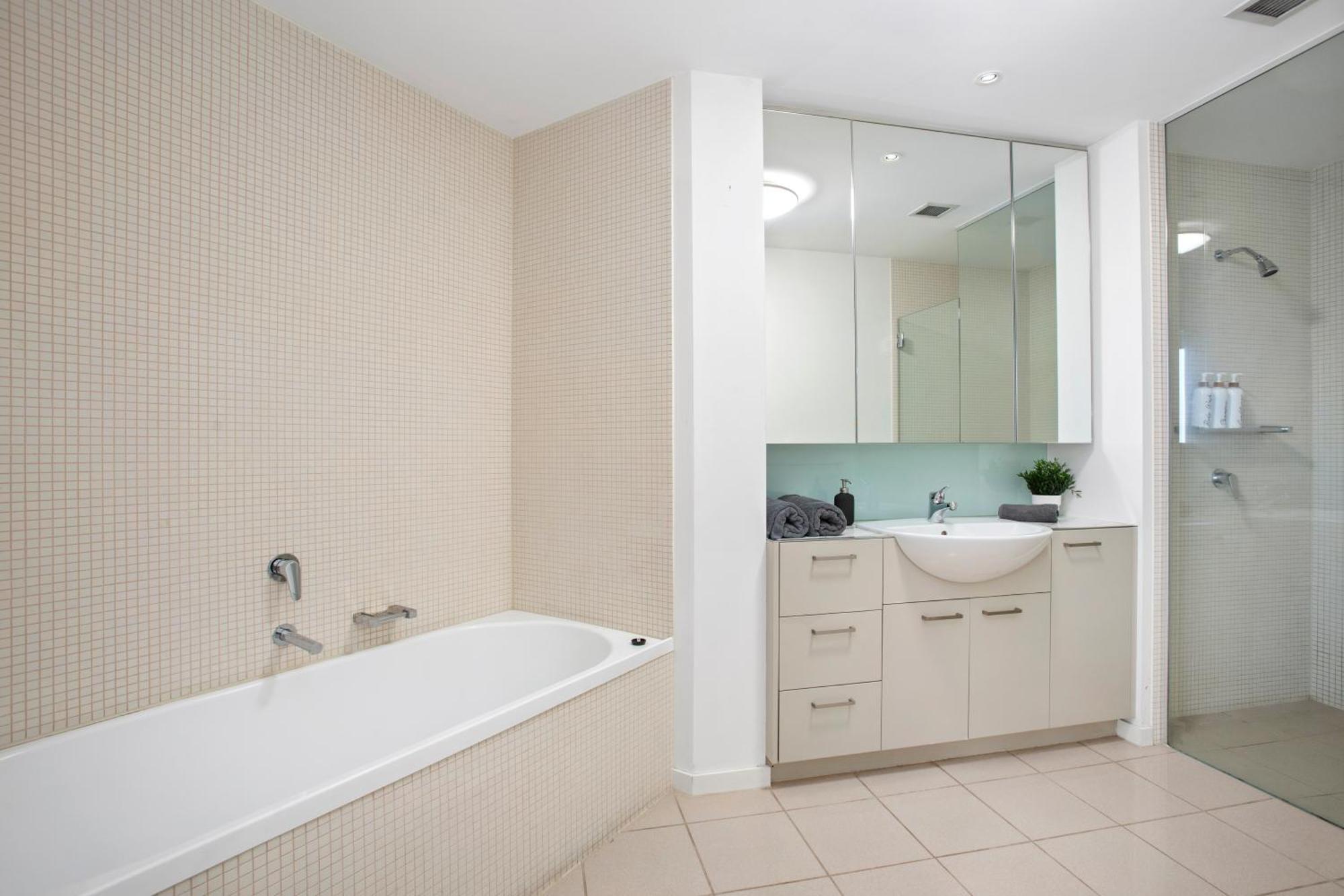 Complete Host Arkley Apartment *