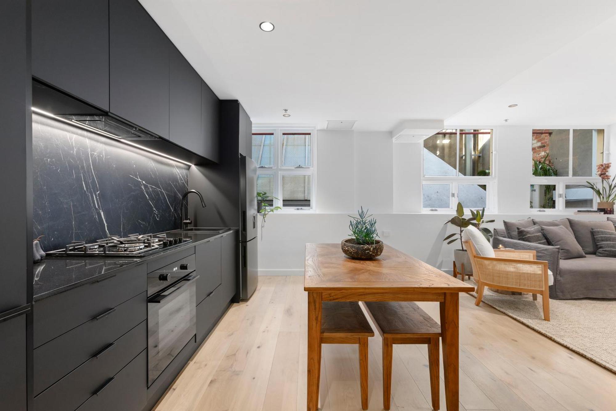 Complete Host Capitol Apartment