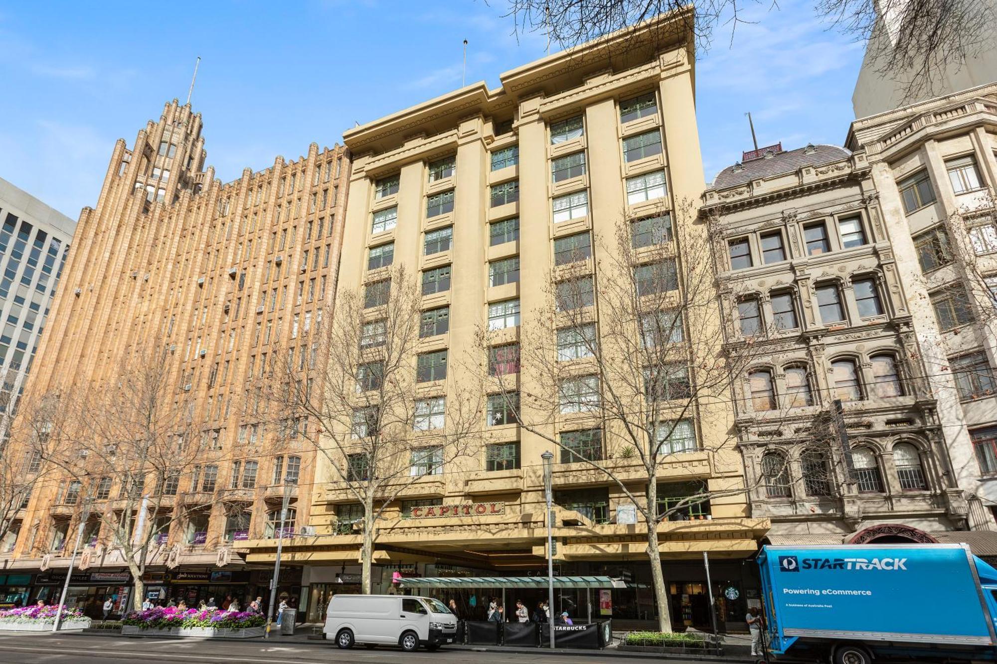 Complete Host Capitol * Melbourne