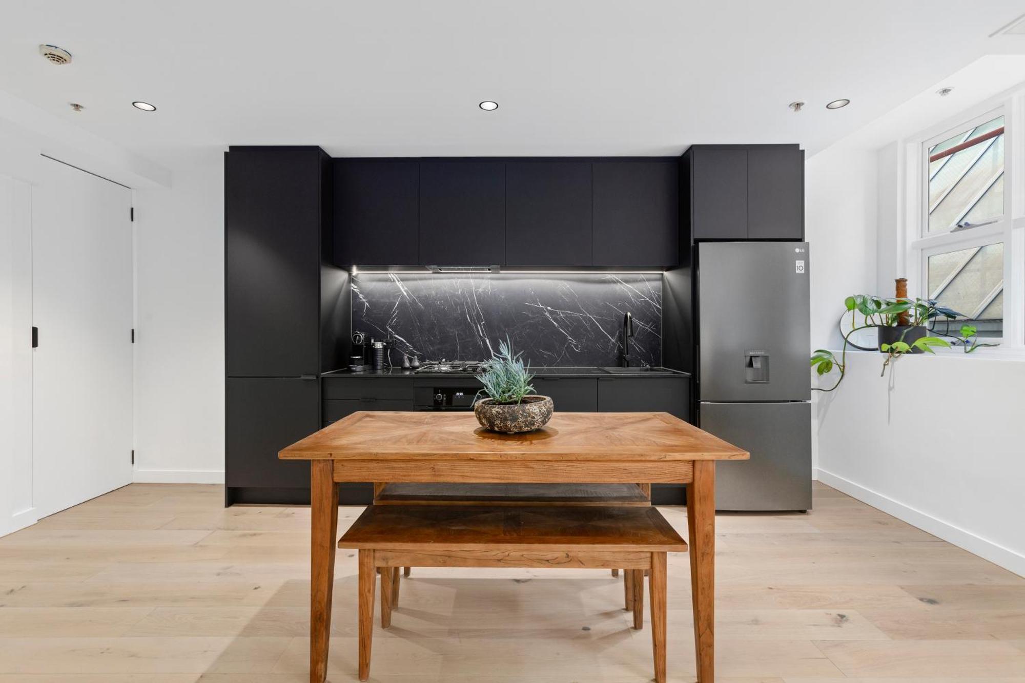 Complete Host Capitol Apartment