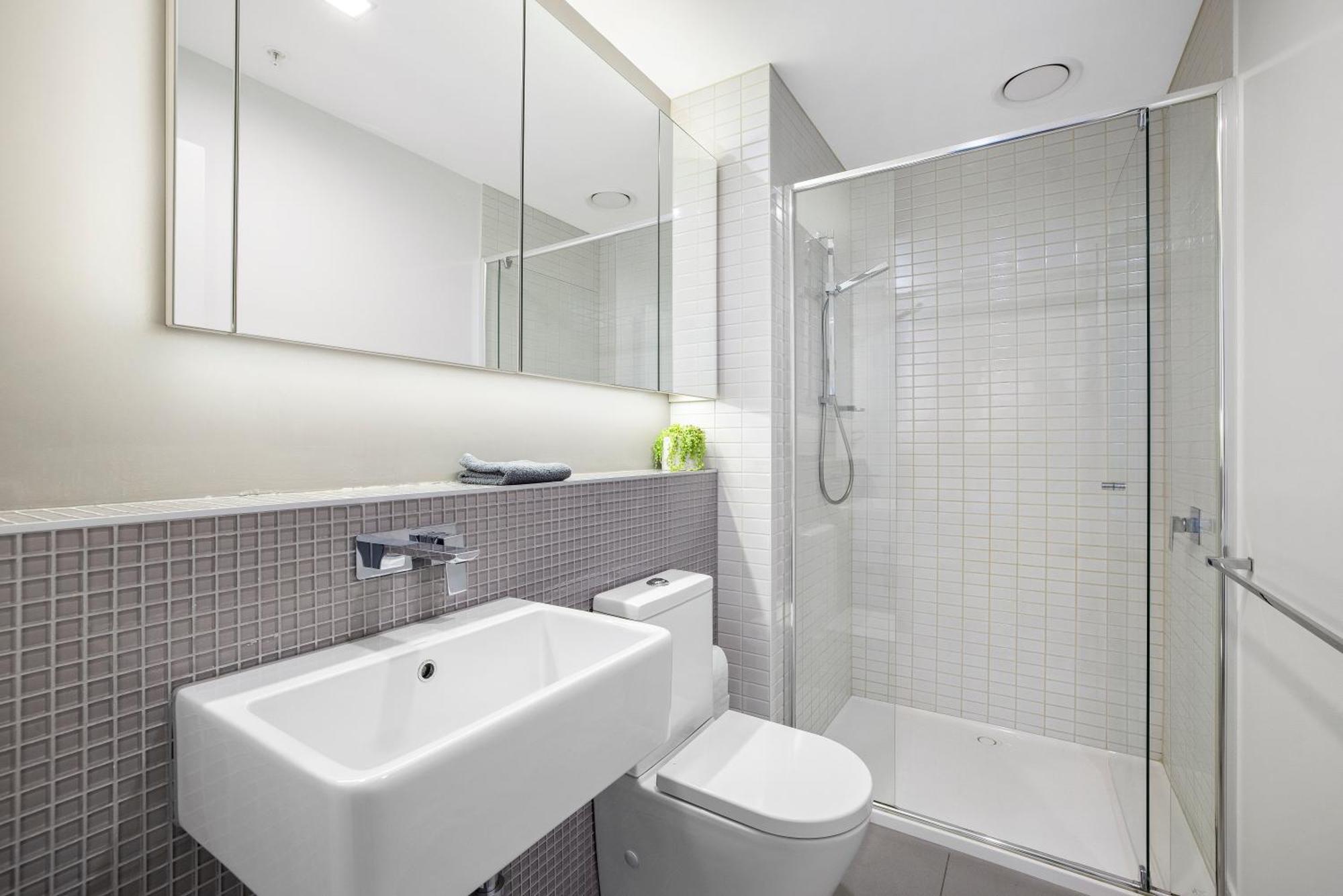 Complete Host The Fifth * Melbourne