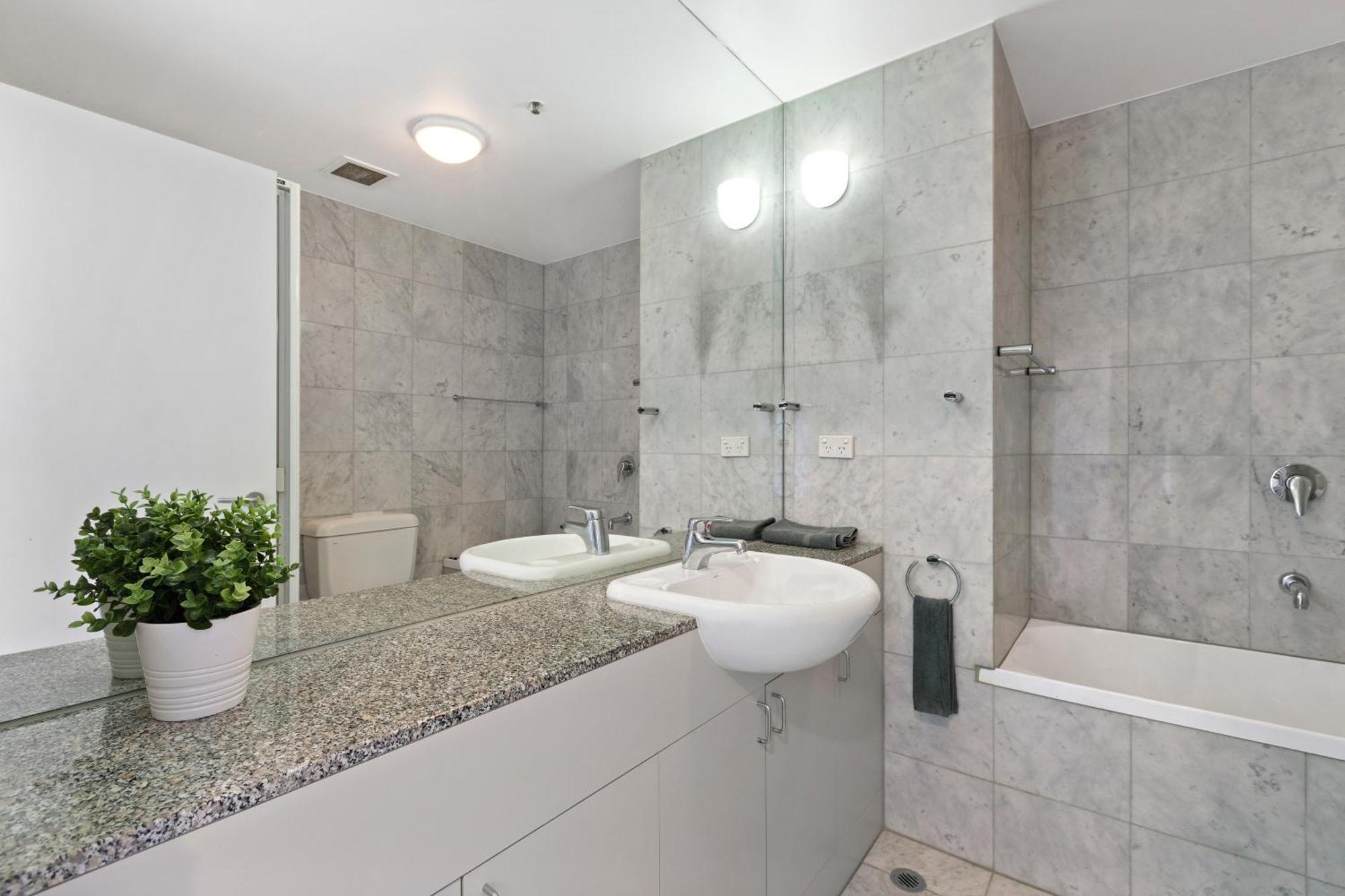 Complete Host Southside Towers Apartment Melbourne