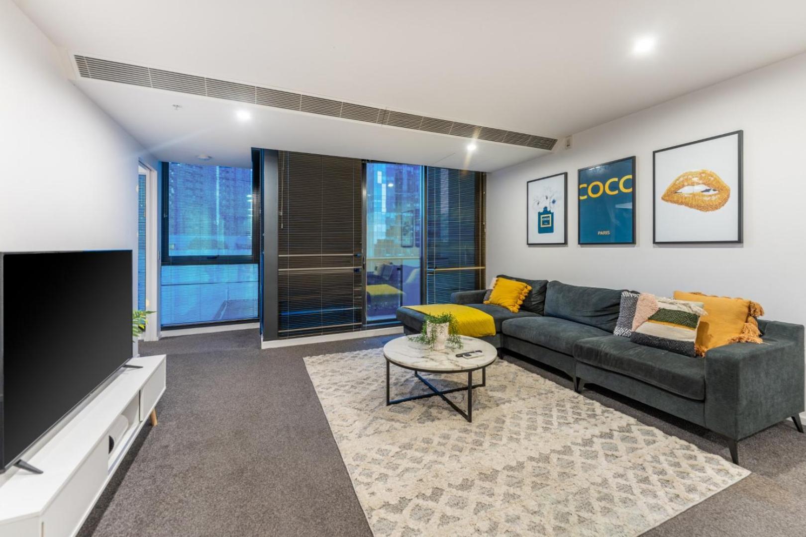 Mega Style Southbank Grand