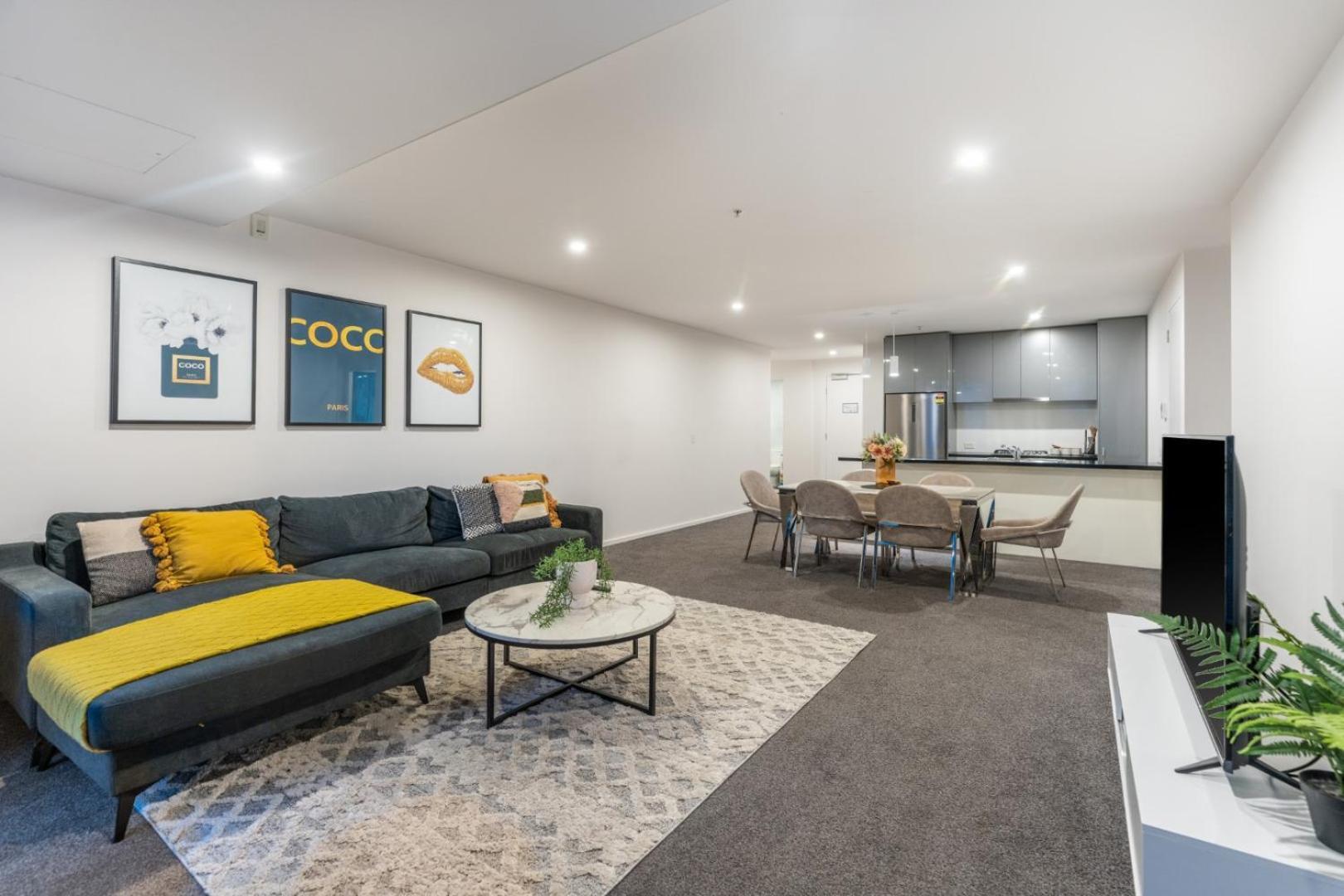 Mega Style Southbank Grand * Melbourne