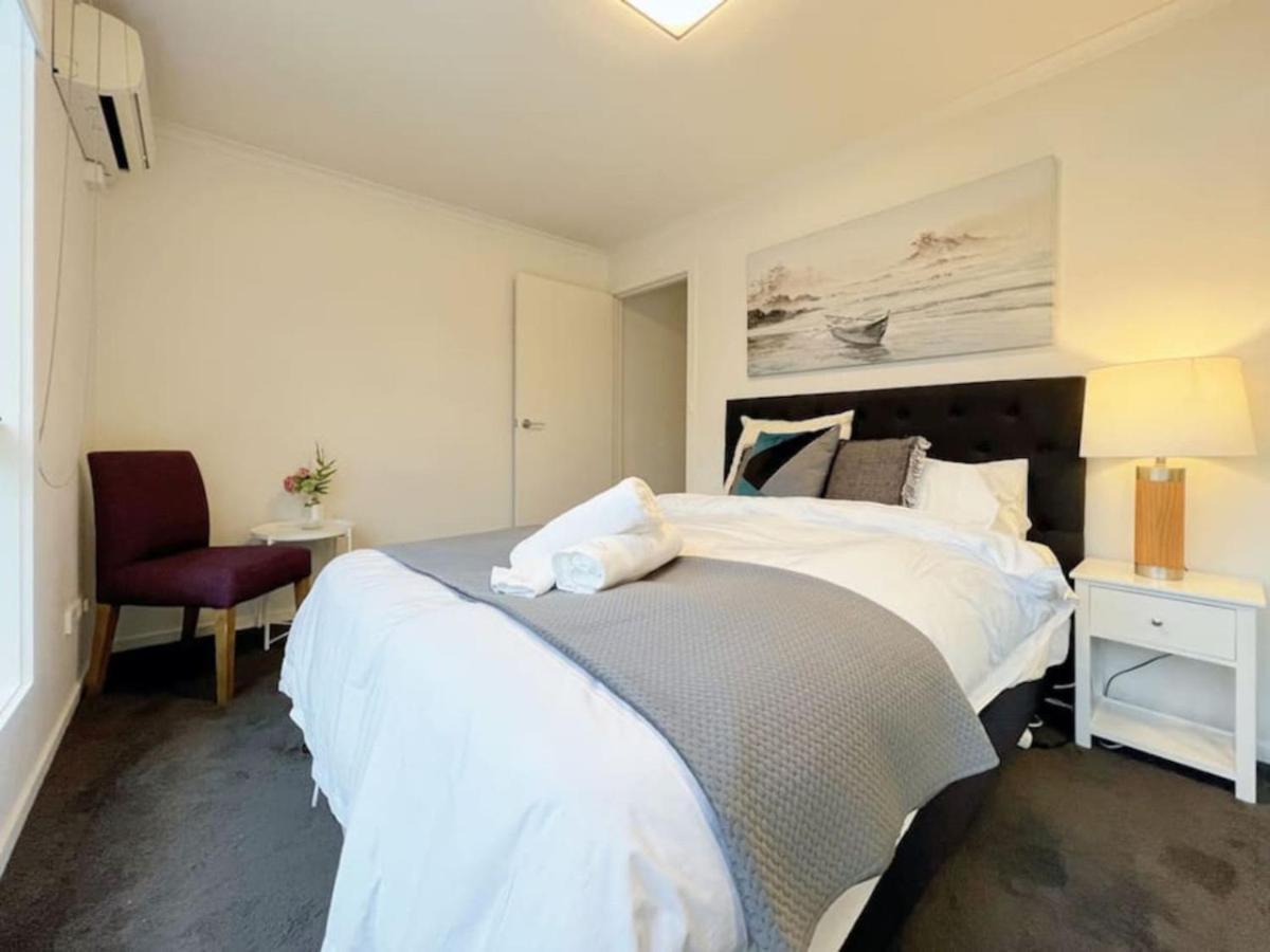 Chic Getaway At Fitzroy North Holiday home