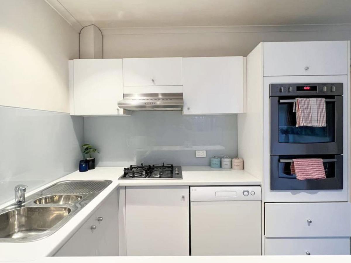 Chic Getaway At Fitzroy North Holiday home *