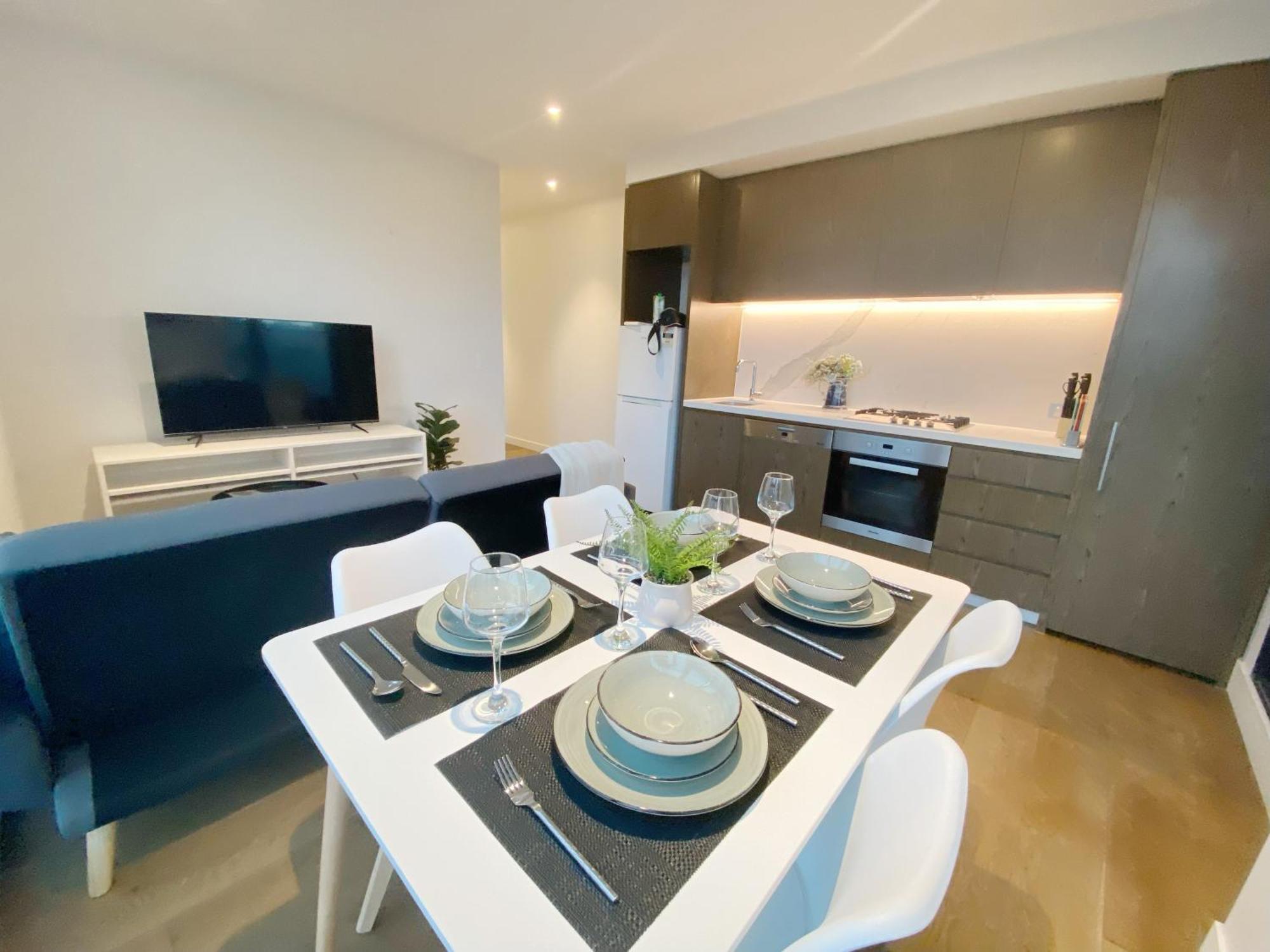 Homelike 2b Next To Grand Prix With Free Parking * Melbourne