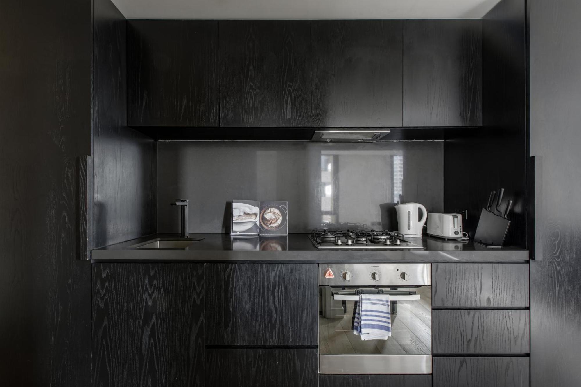 Modern Nomads Urban Gem On Empire 2br Walk To With Parking Melbourne