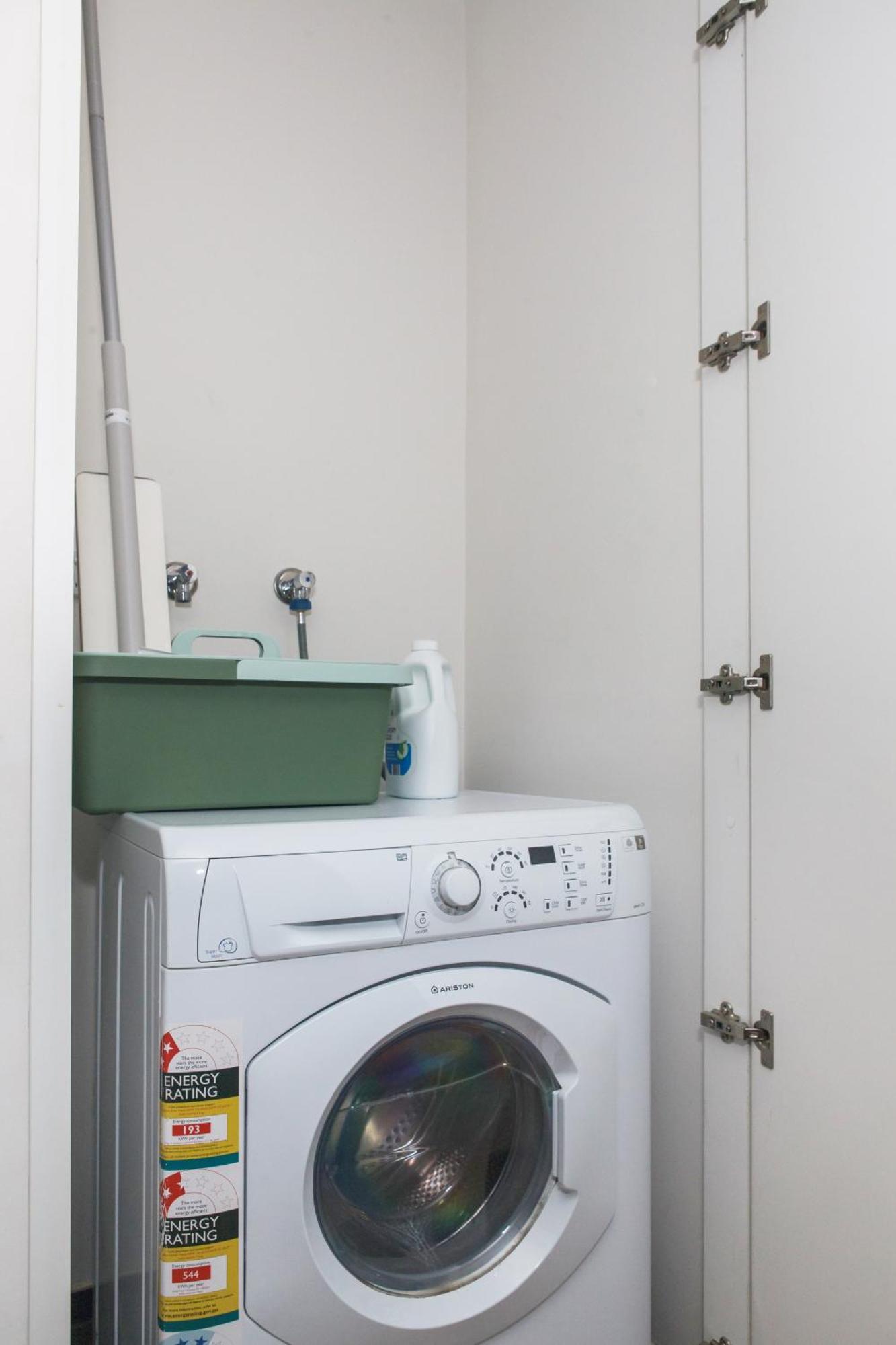 Modern Nomads Urban Gem On Empire 2br Walk To With Parking Apartment Melbourne