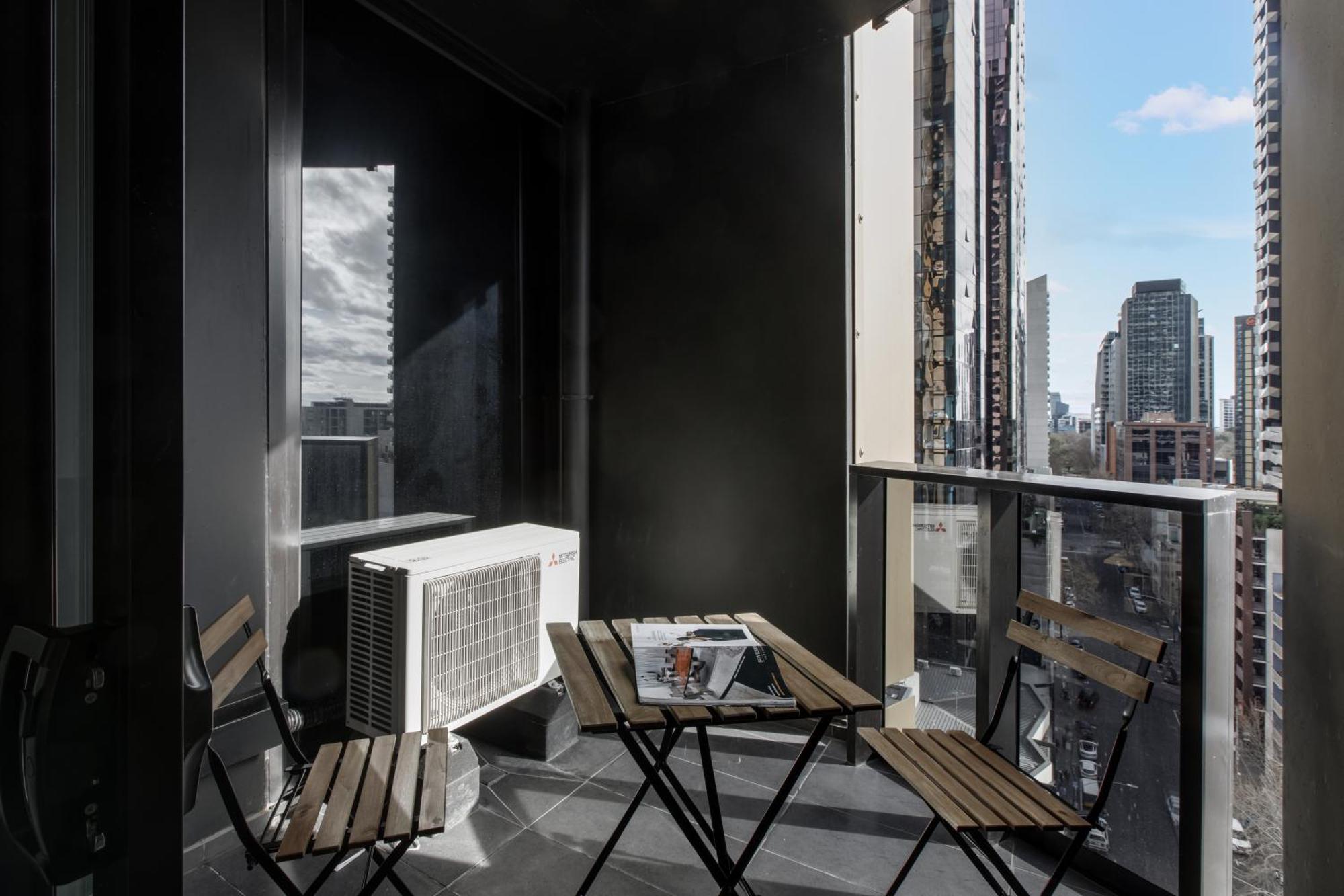 Apartment Modern Nomads Urban Gem On Empire 2br Walk To With Parking Melbourne