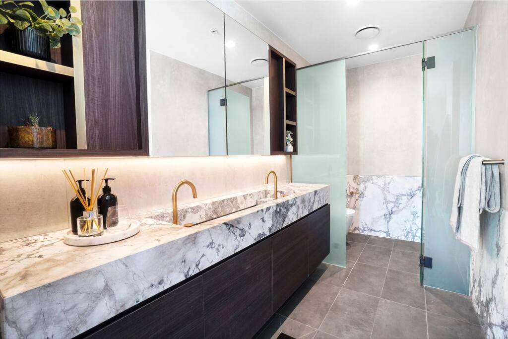 Nine Elm Luxurious Penthouse Panoramic Views Apartment Melbourne