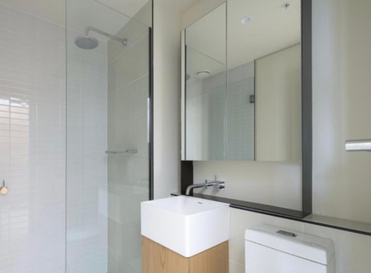 405 8 Daly St South Yarra 3141 Lucia *